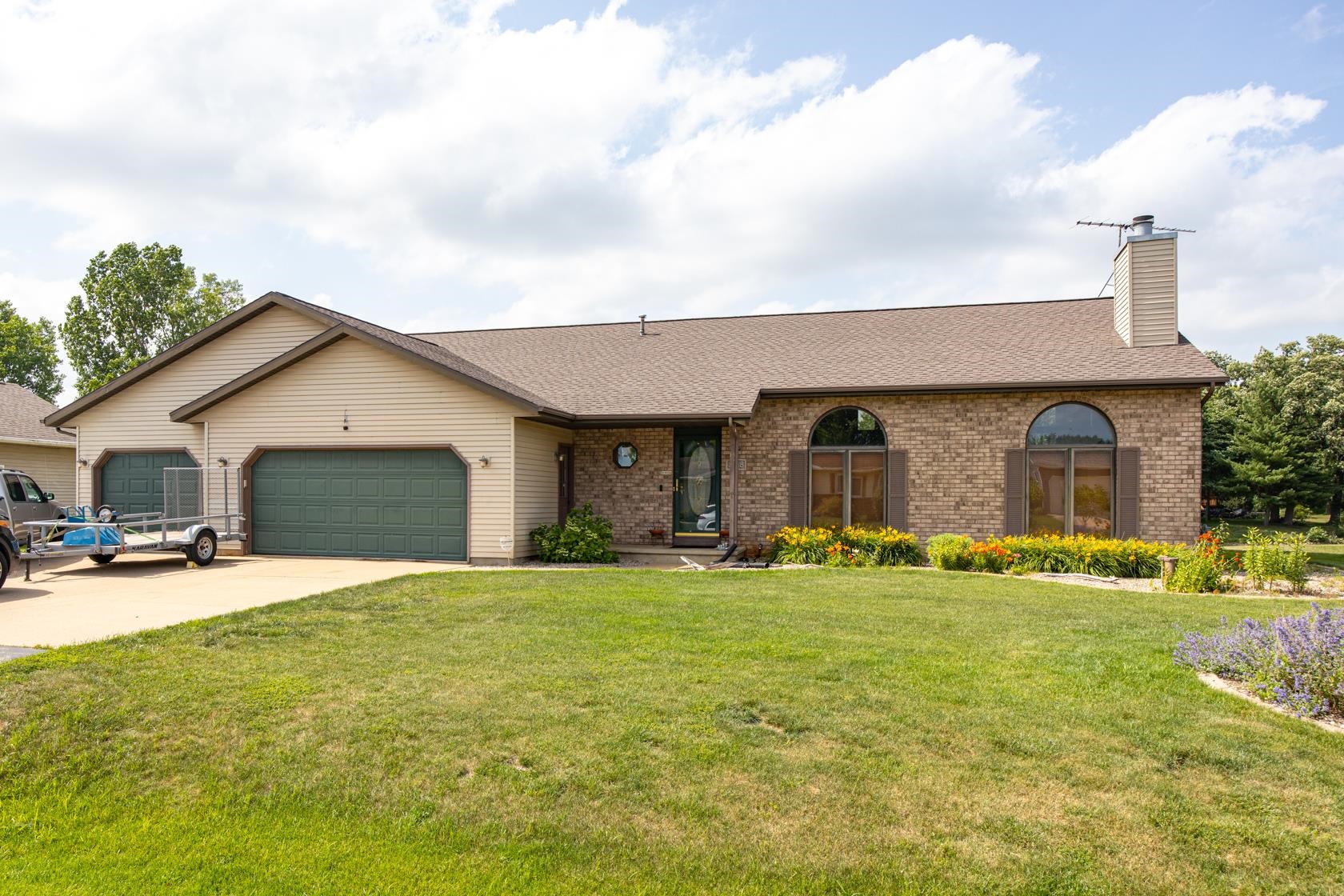 3318 CREEK SIDE Drive