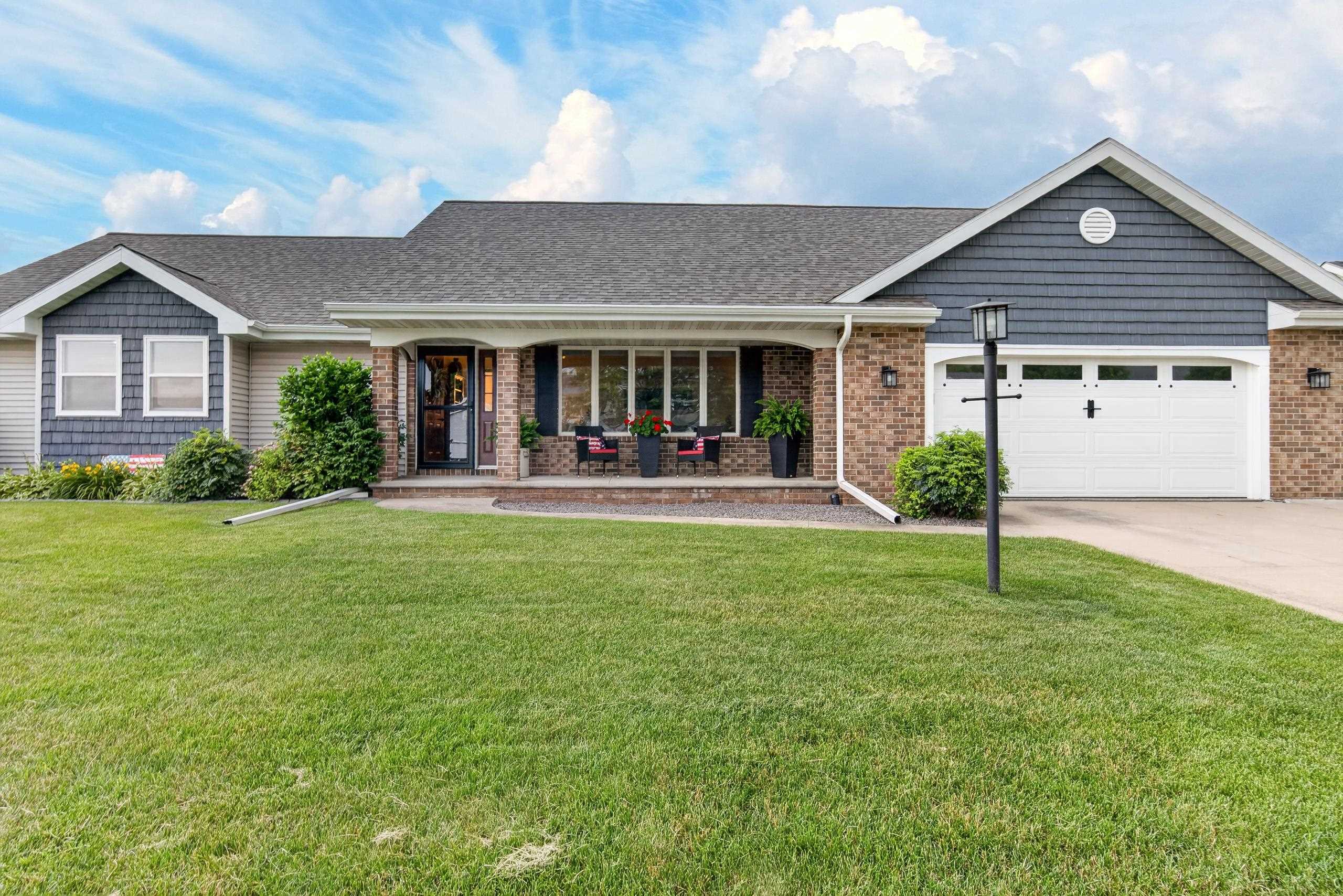 W2593 OAKMEADOW Court