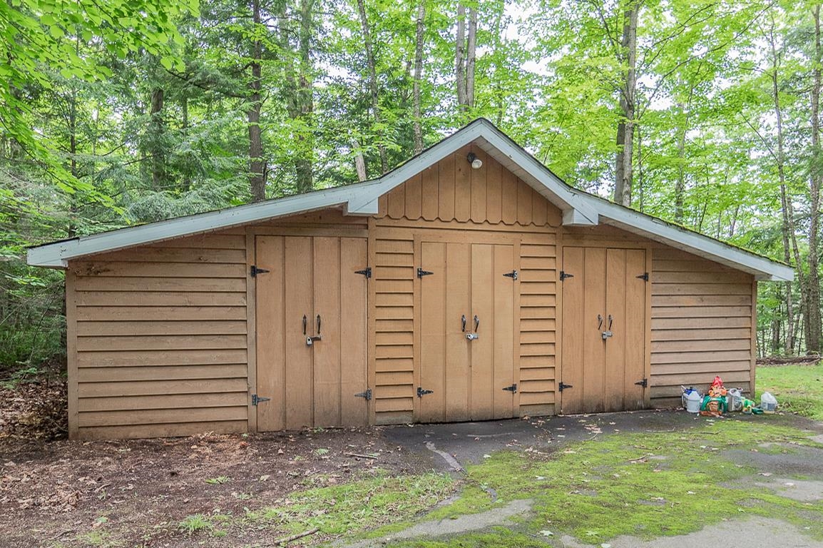 996 LAKESIDE Street