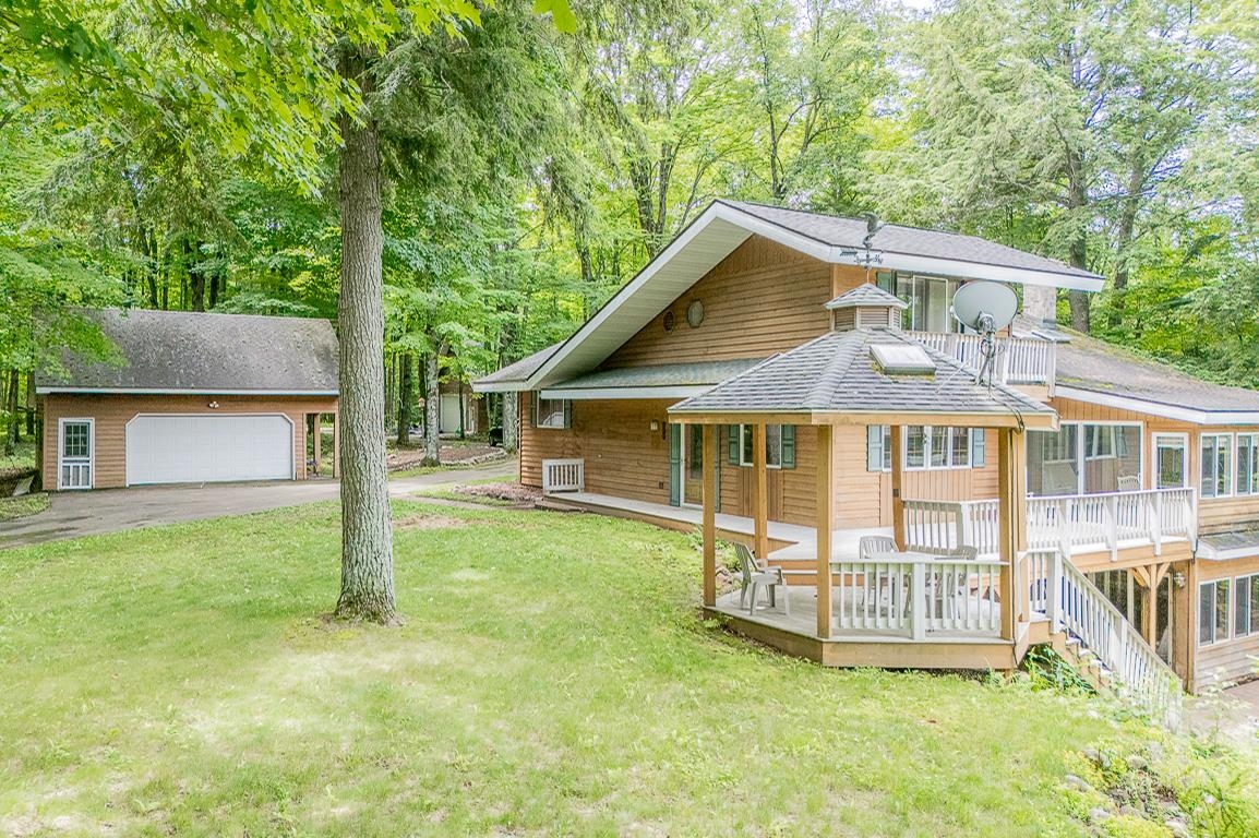 996 LAKESIDE Street
