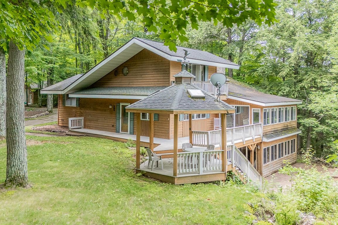 996 LAKESIDE Street