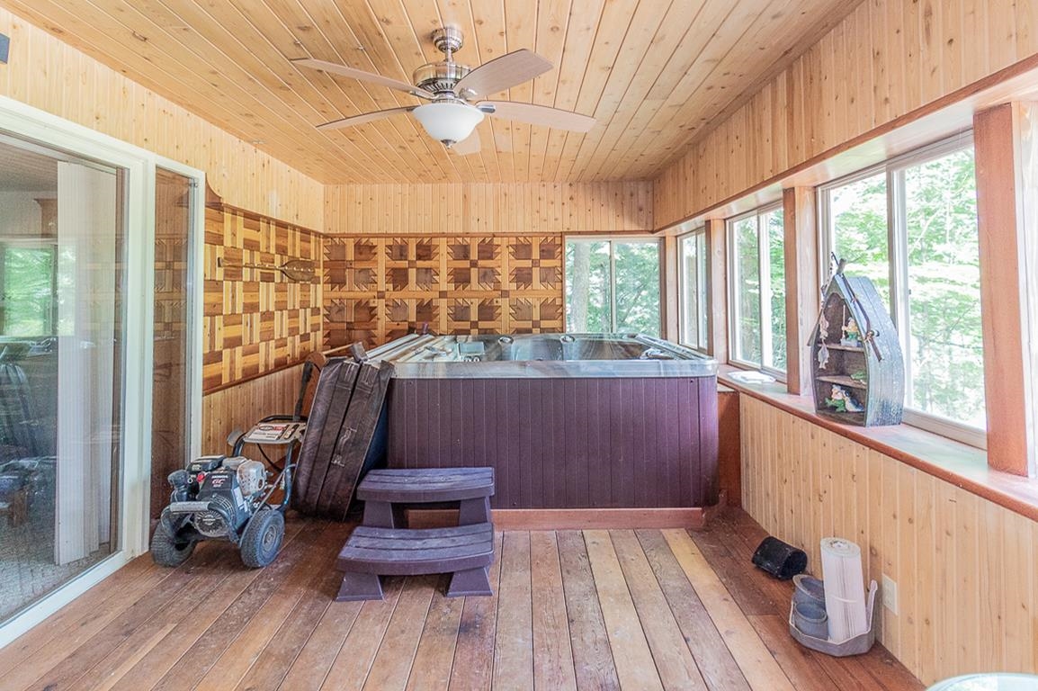 996 LAKESIDE Street