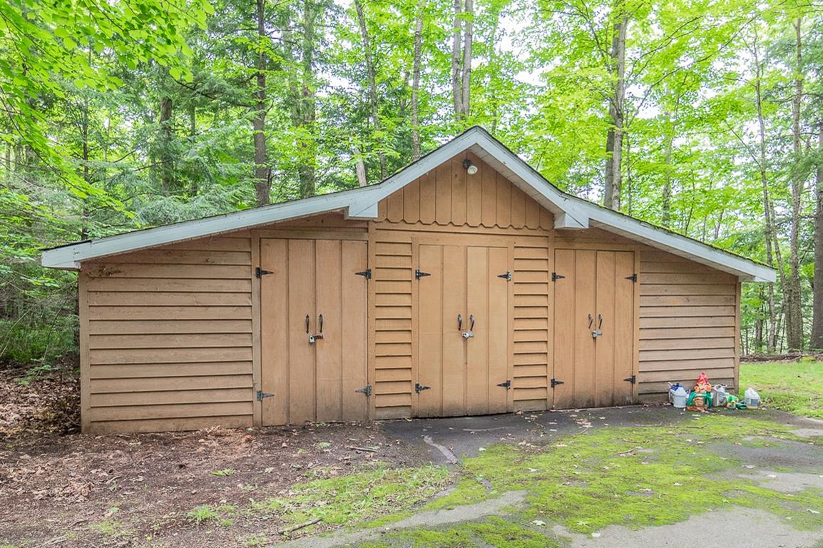 996 LAKESIDE Street