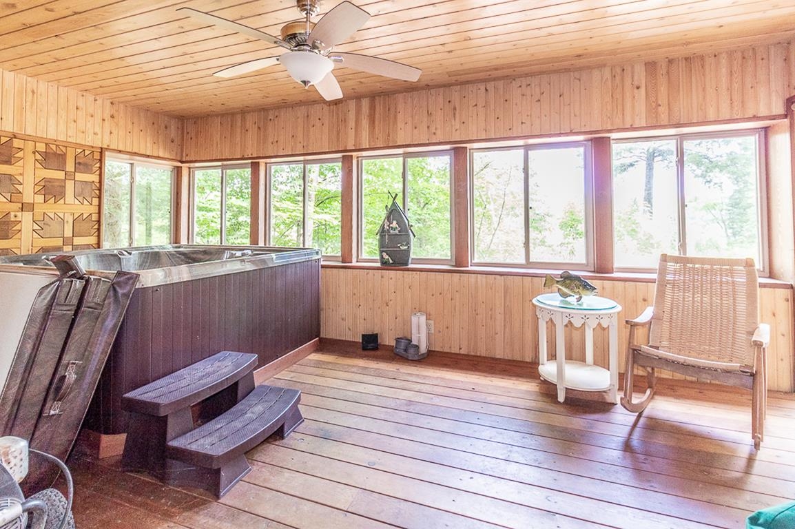 996 LAKESIDE Street