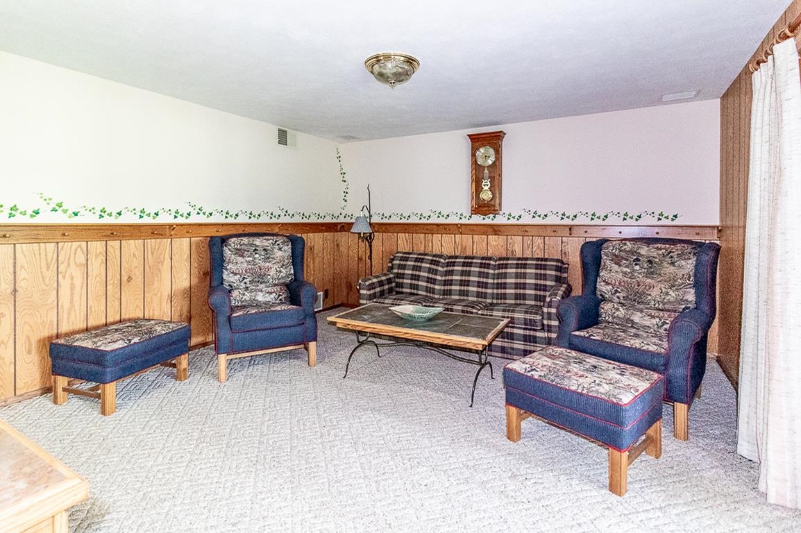 996 LAKESIDE Street