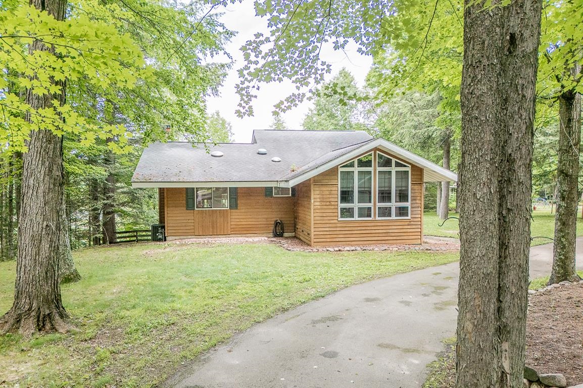 996 LAKESIDE Street