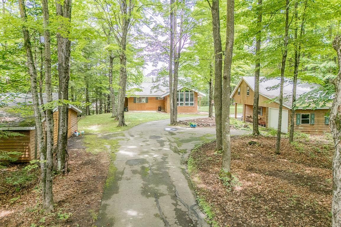 996 LAKESIDE Street