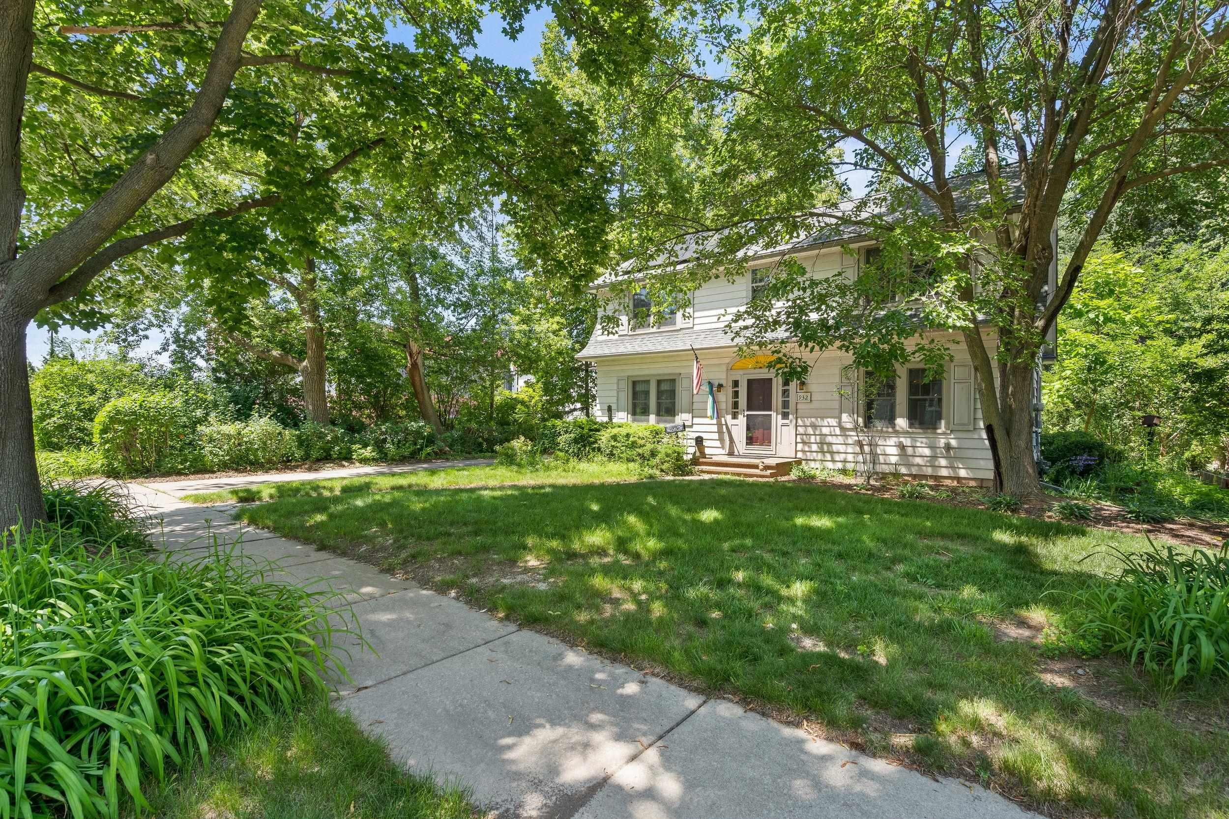 932 E COMMERCIAL Street