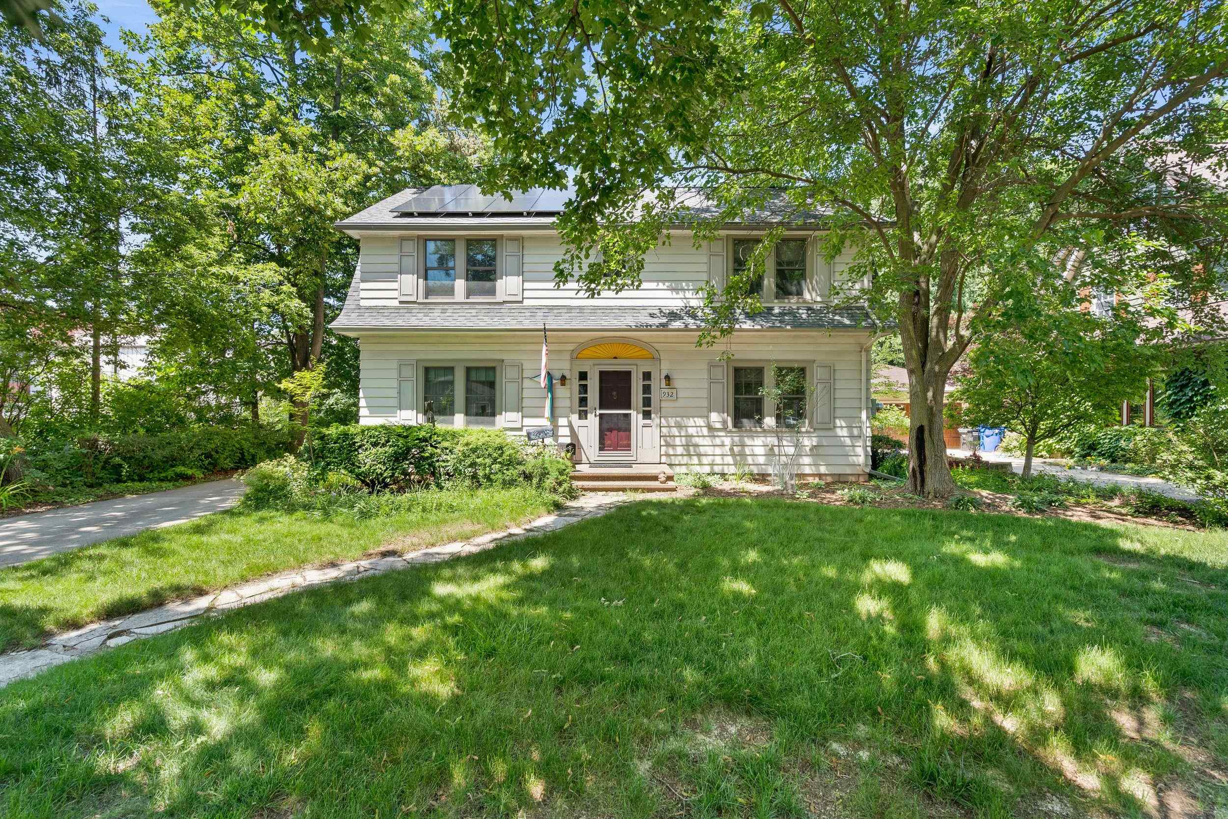 932 E COMMERCIAL Street