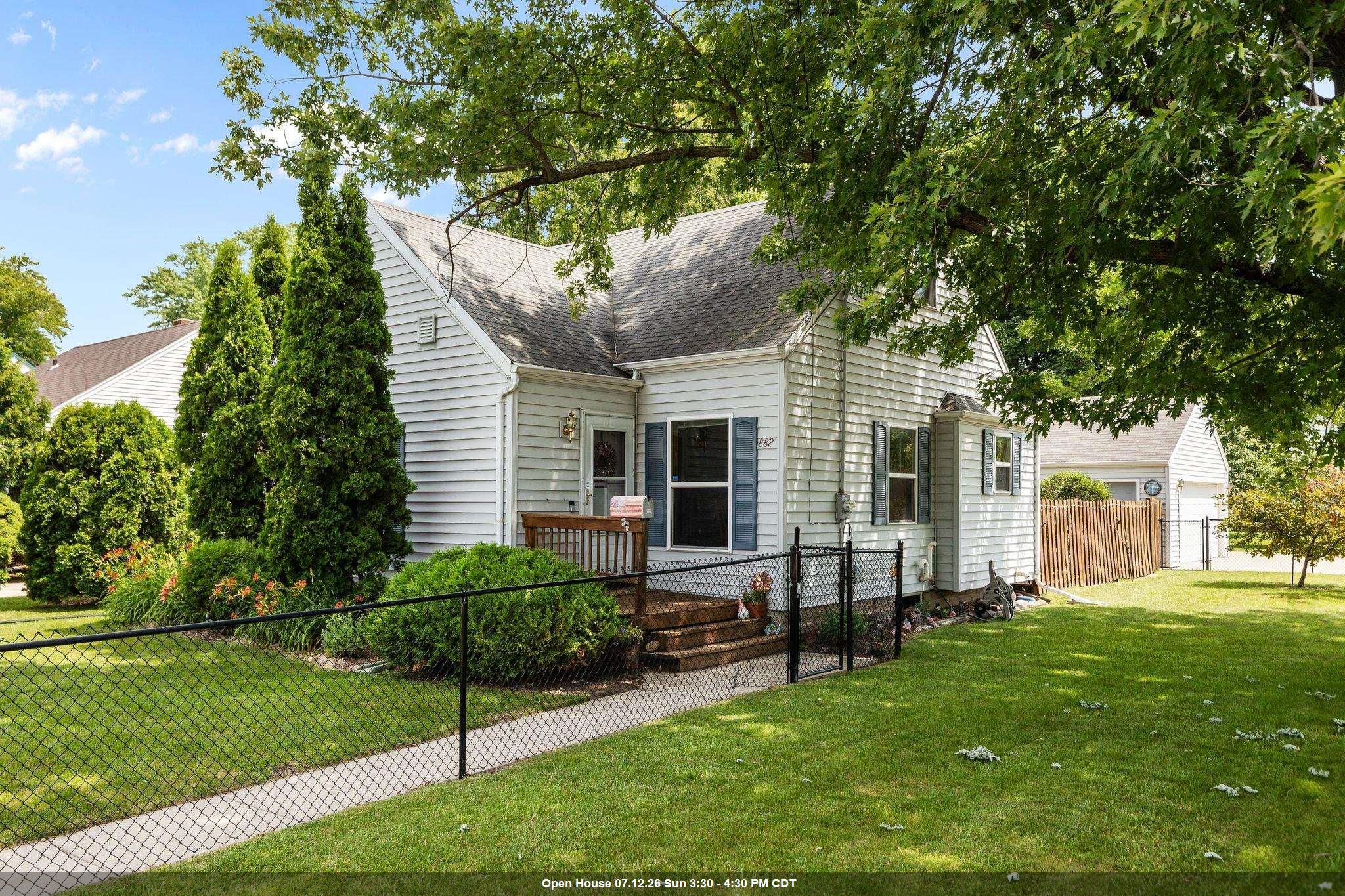 882 HIGGINS Avenue