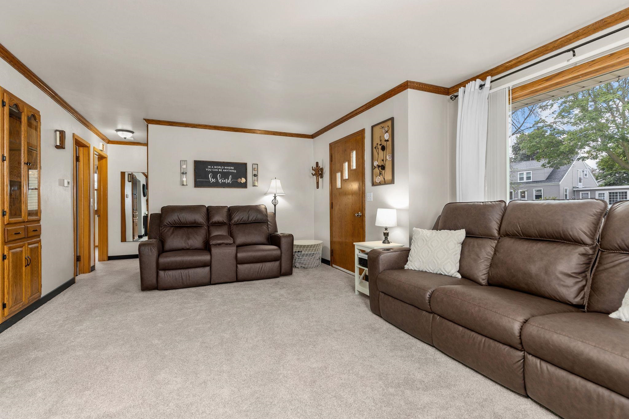312 W 10TH Street