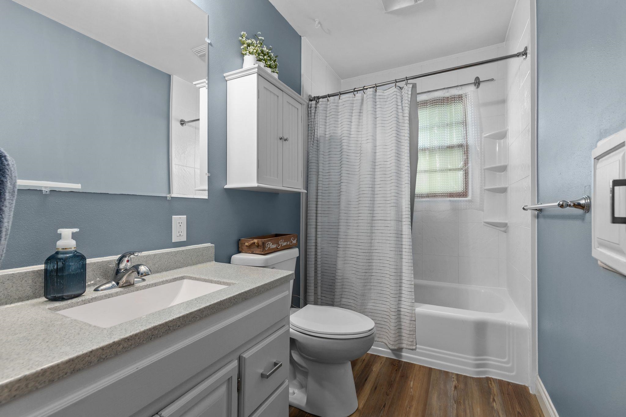 312 W 10TH Street
