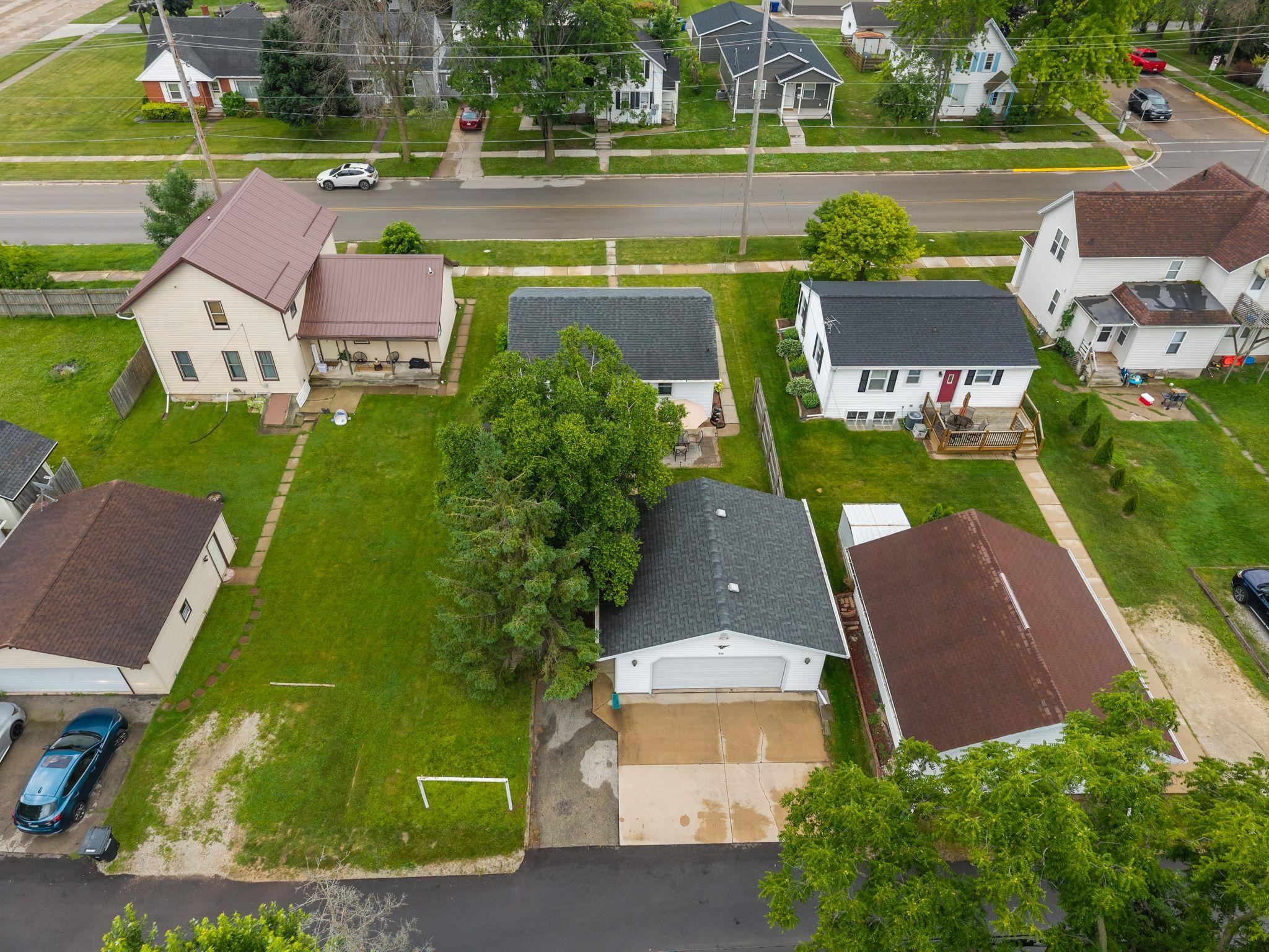 312 W 10TH Street
