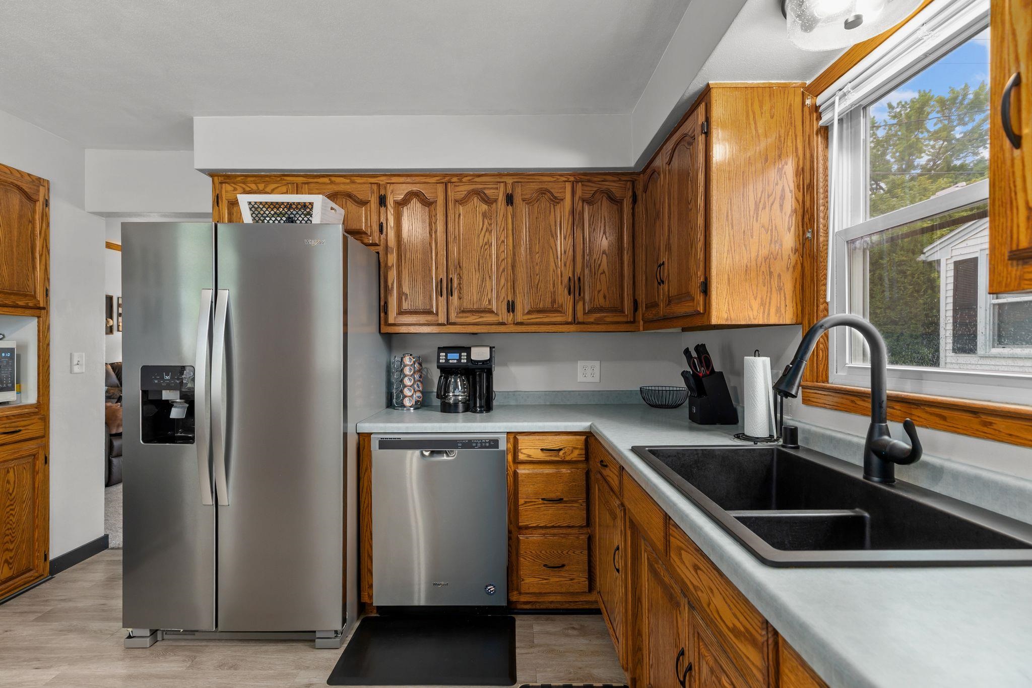 312 W 10TH Street