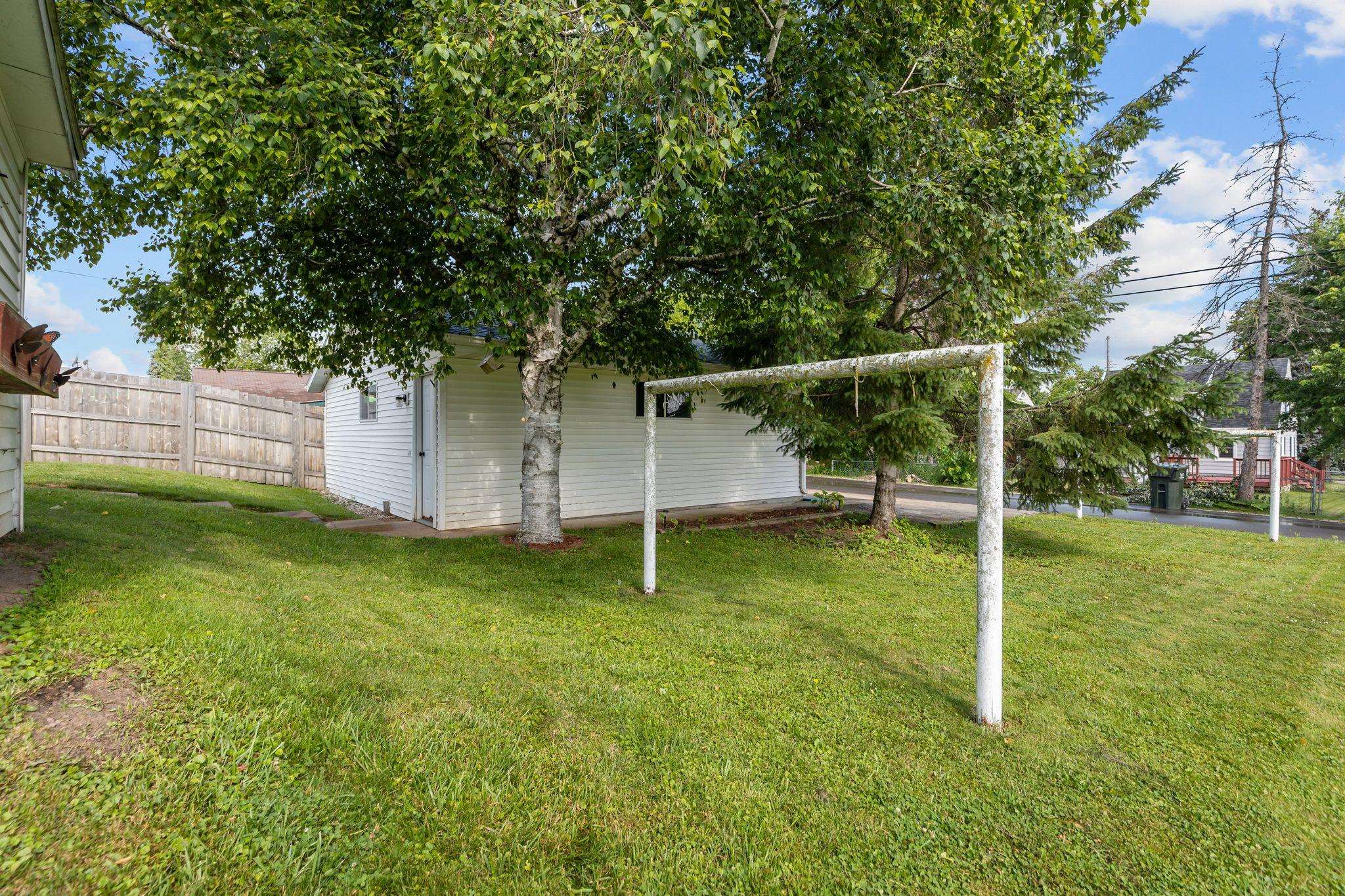 312 W 10TH Street