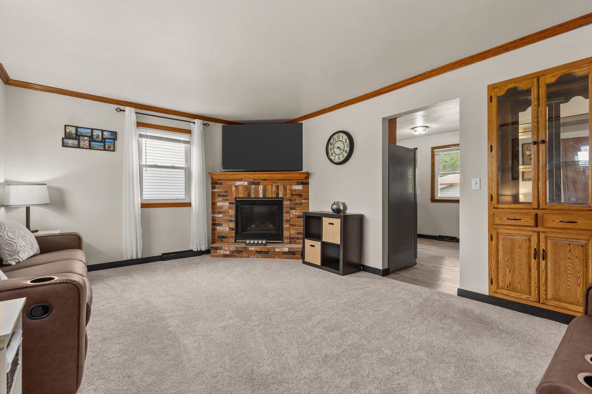 312 W 10TH Street