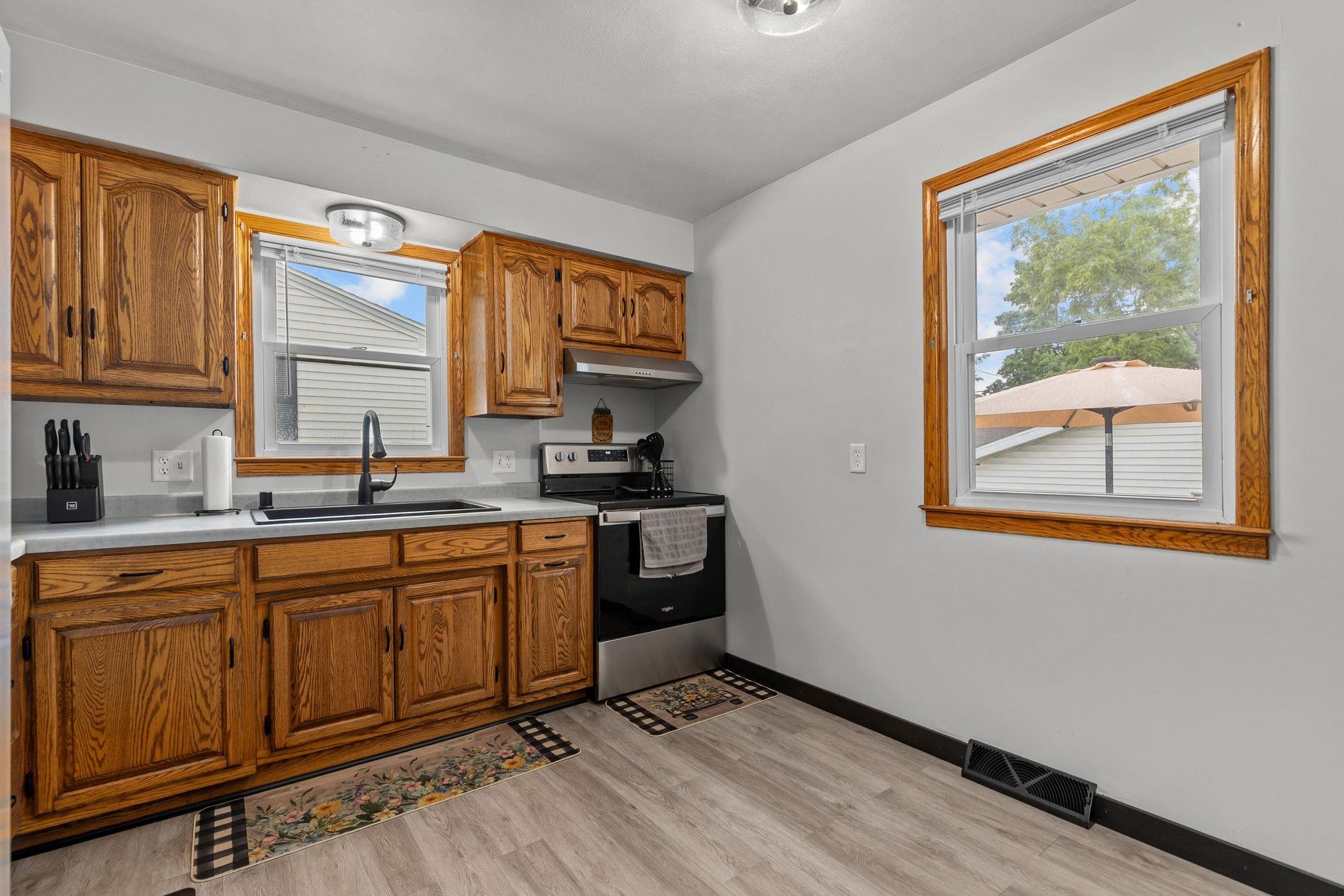 312 W 10TH Street