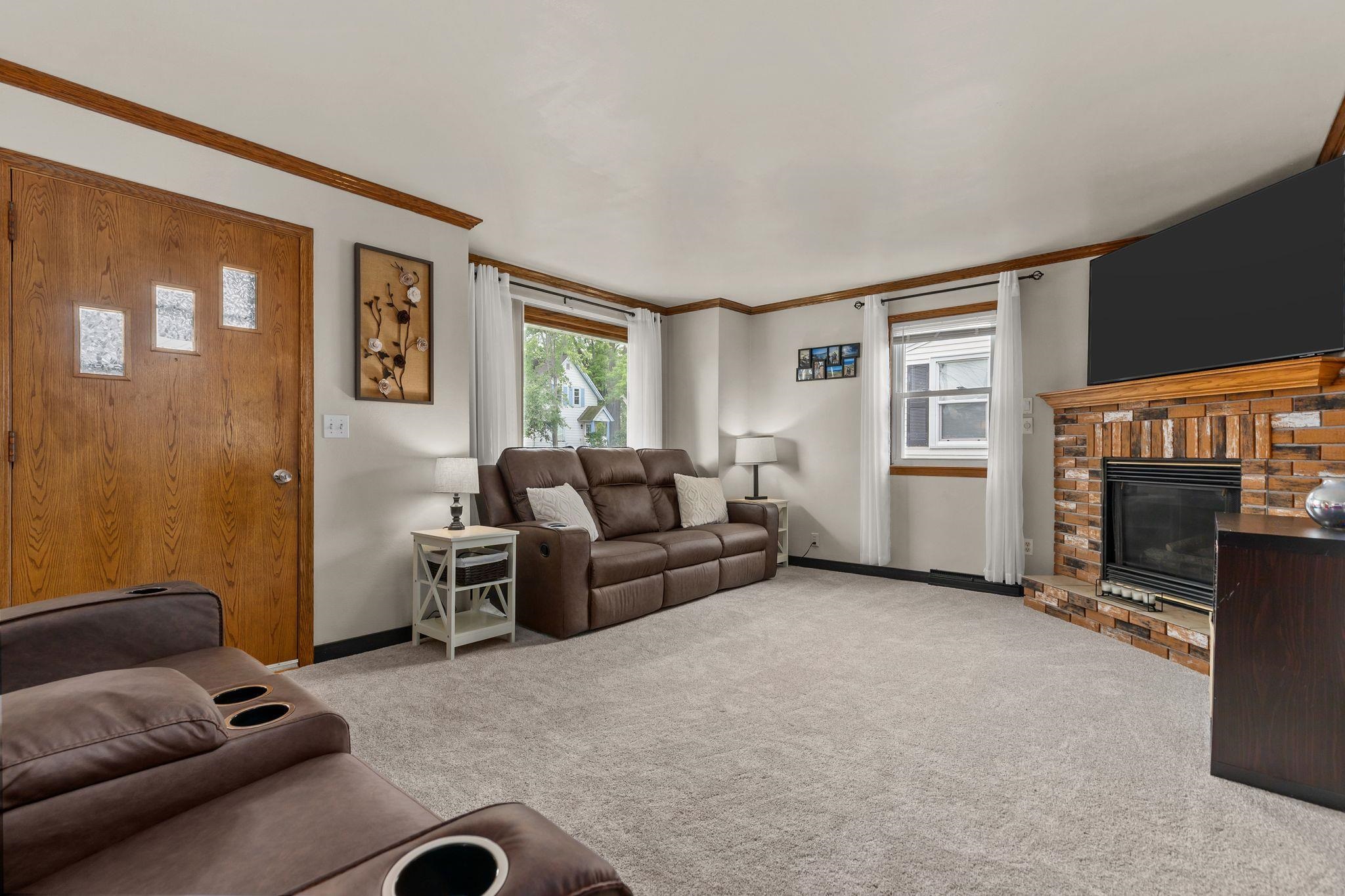 312 W 10TH Street