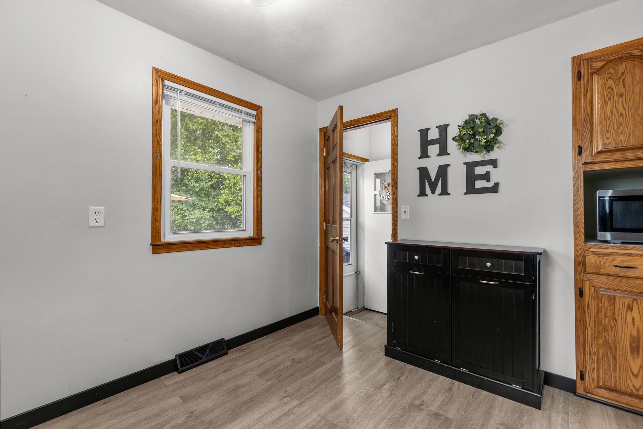 312 W 10TH Street