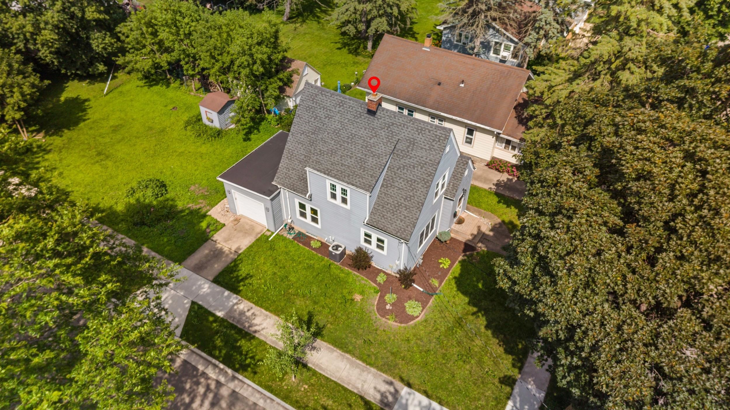 1034 W LORAIN Street
