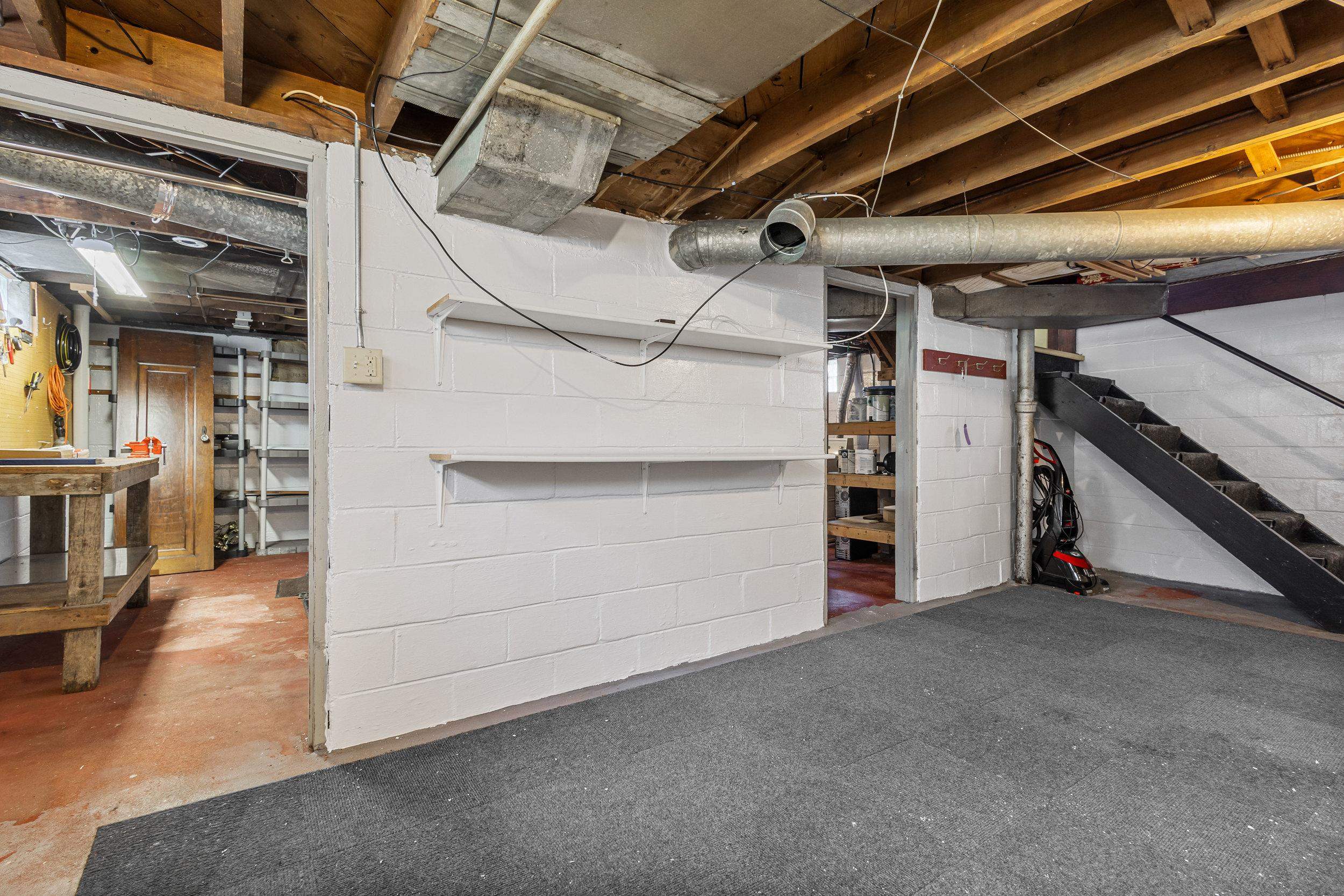 1034 W LORAIN Street