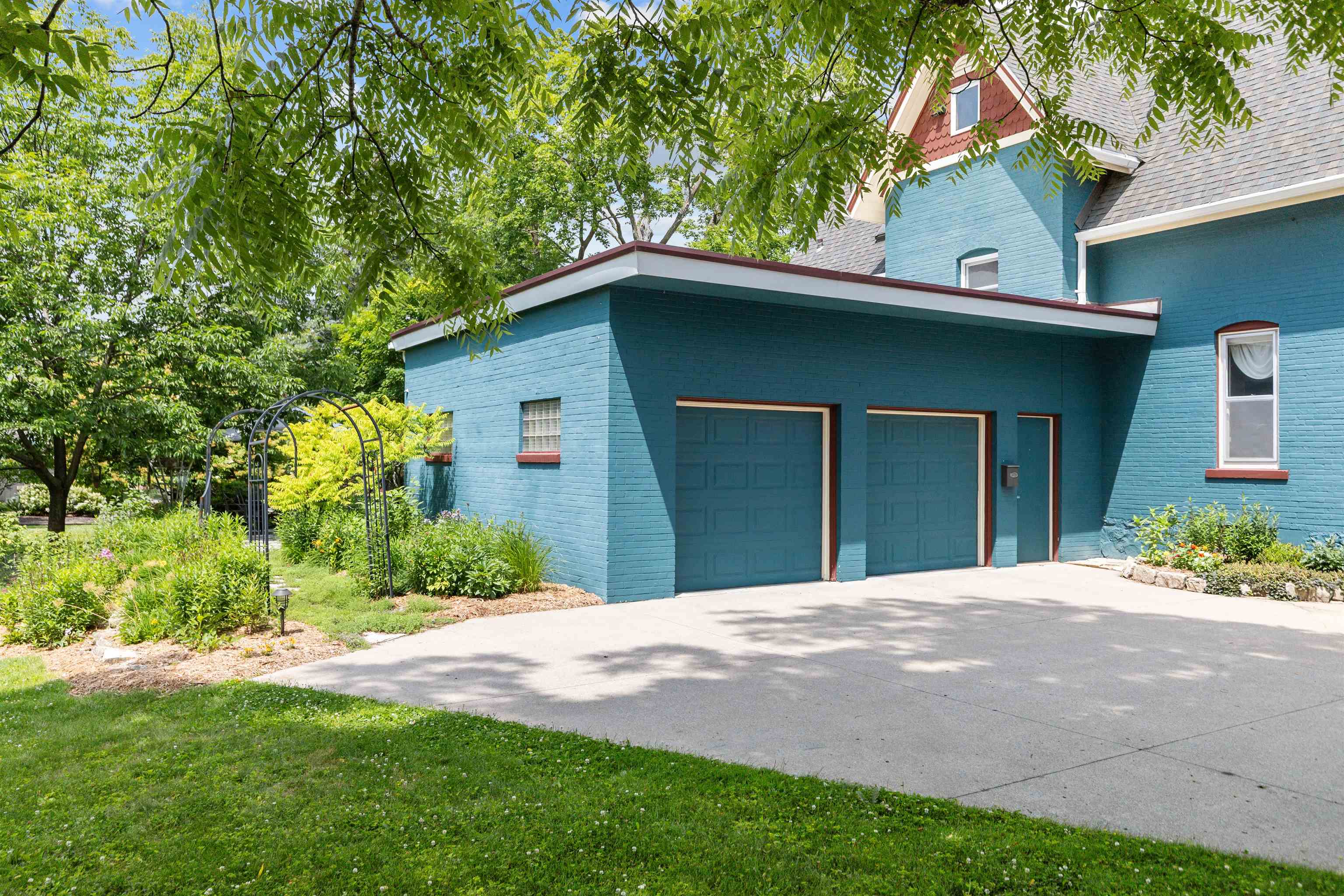 2309 N ONEIDA Street