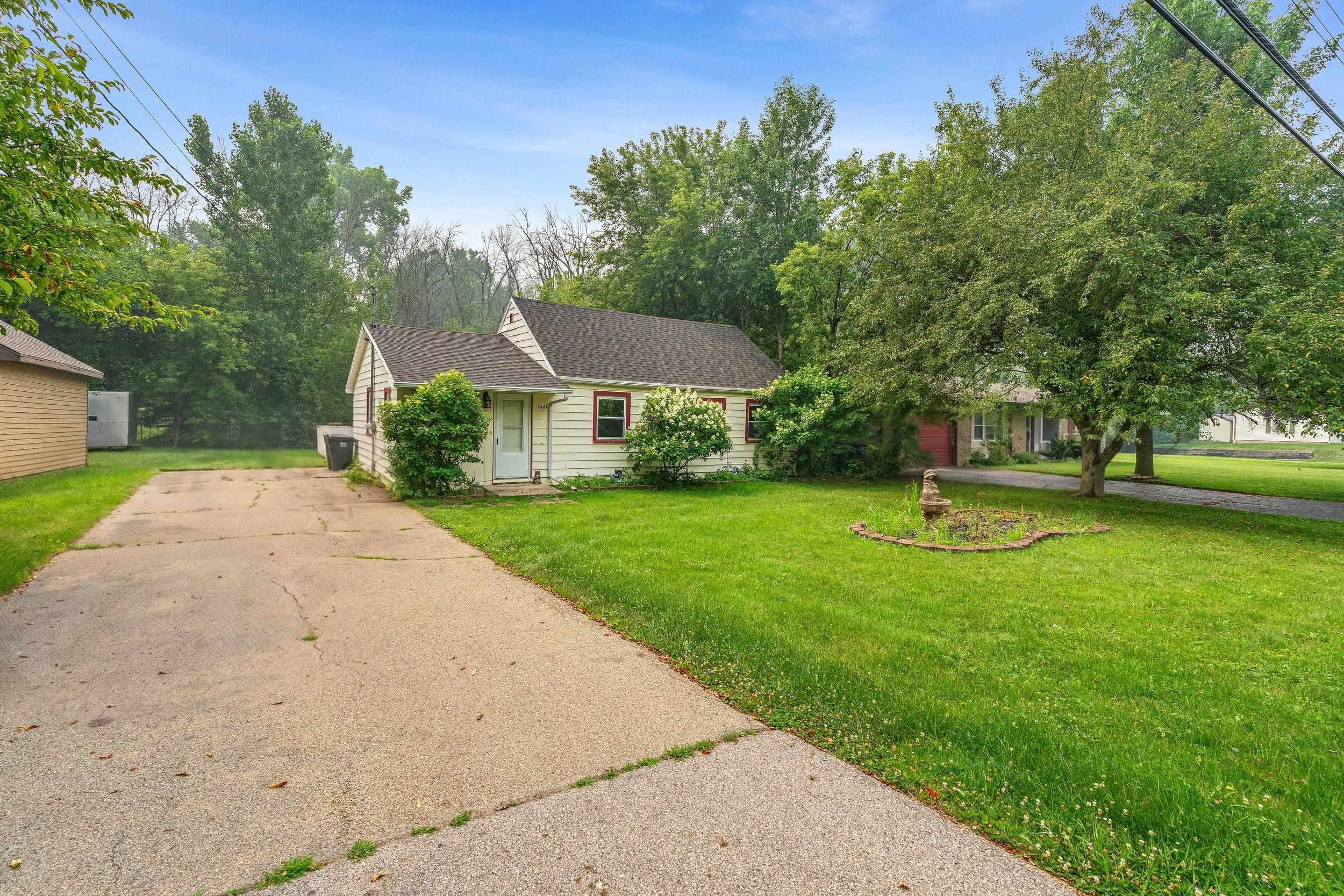 1221 MANITOWOC Road