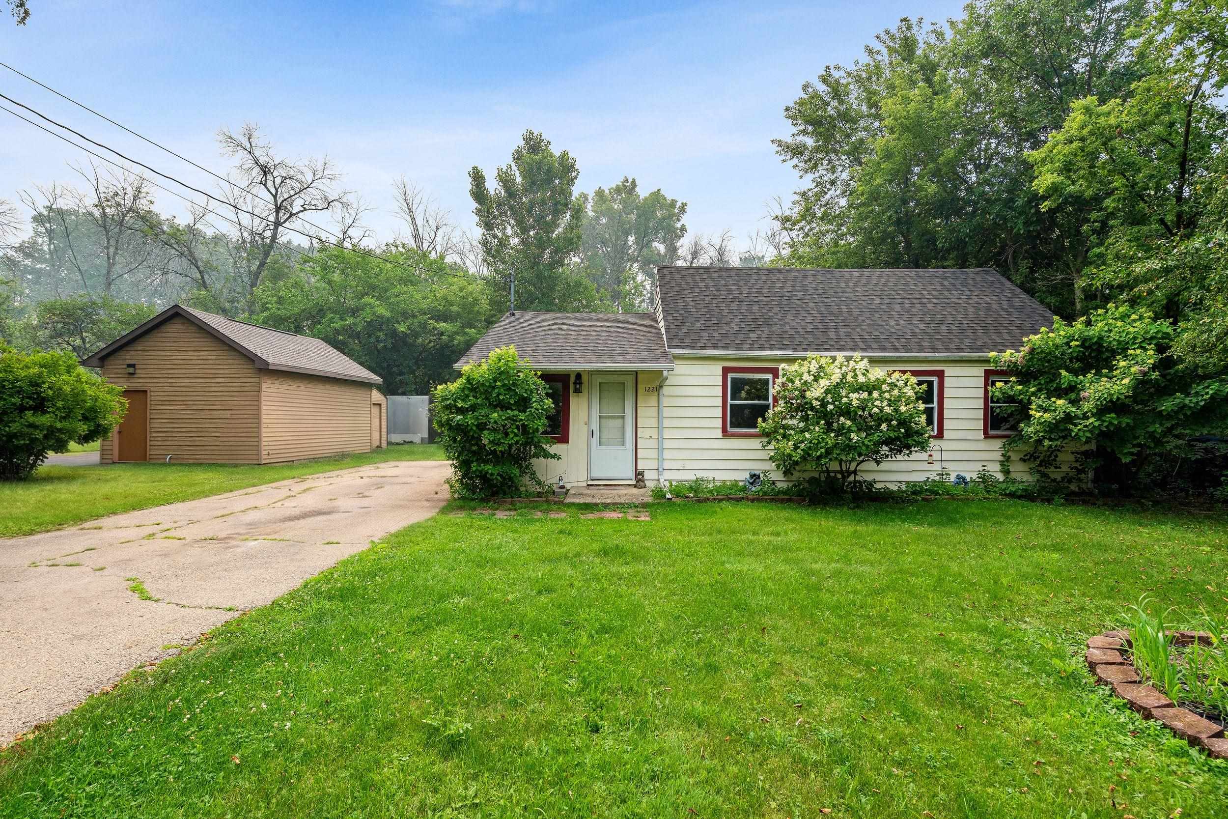 1221 MANITOWOC Road