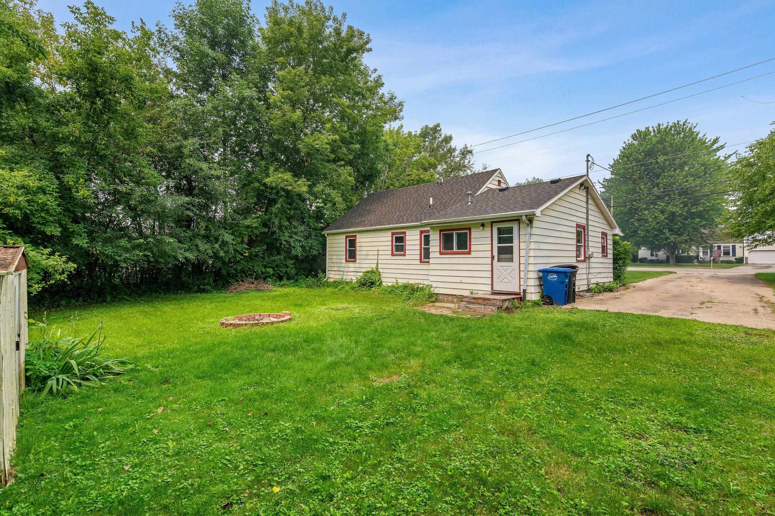 1221 MANITOWOC Road