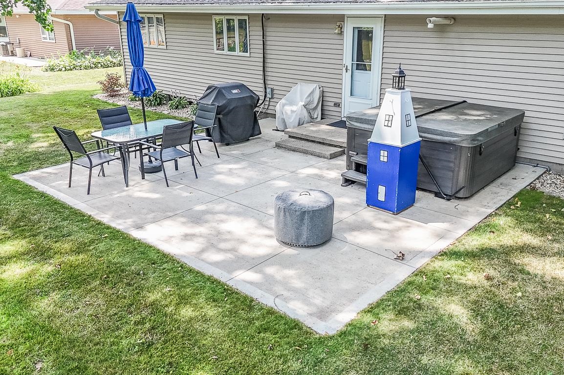 6752 LEE HARBOR Lane