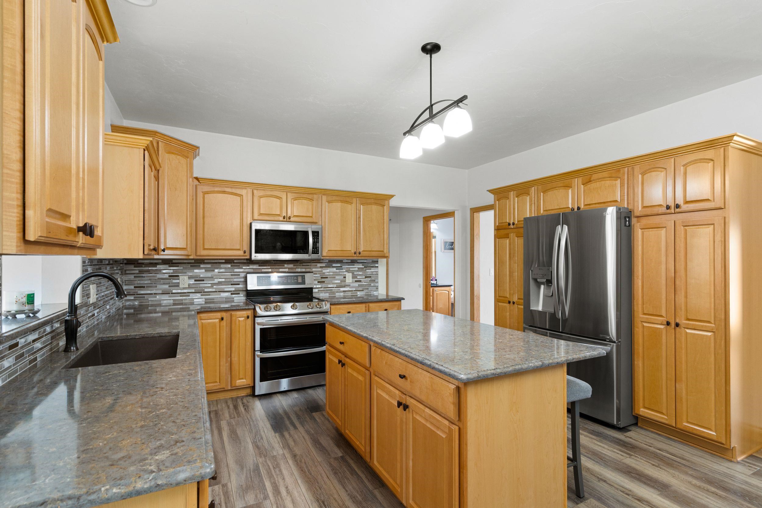 1594 LONE OAK Drive