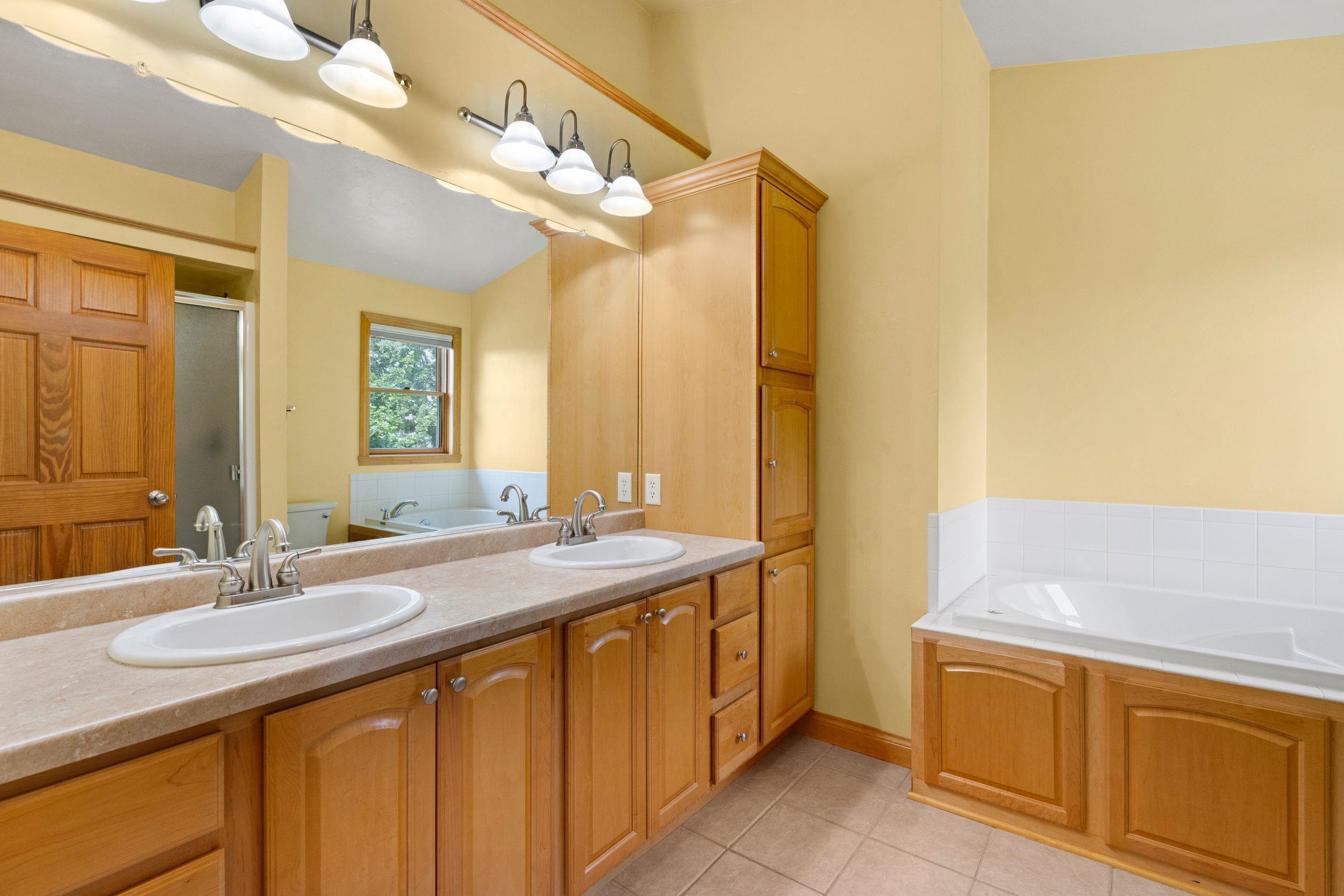 1594 LONE OAK Drive