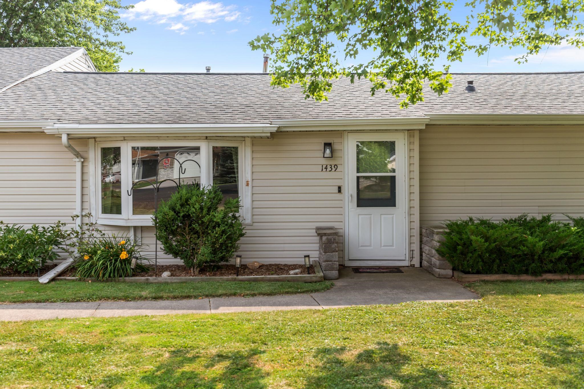 1439 LILLY Street