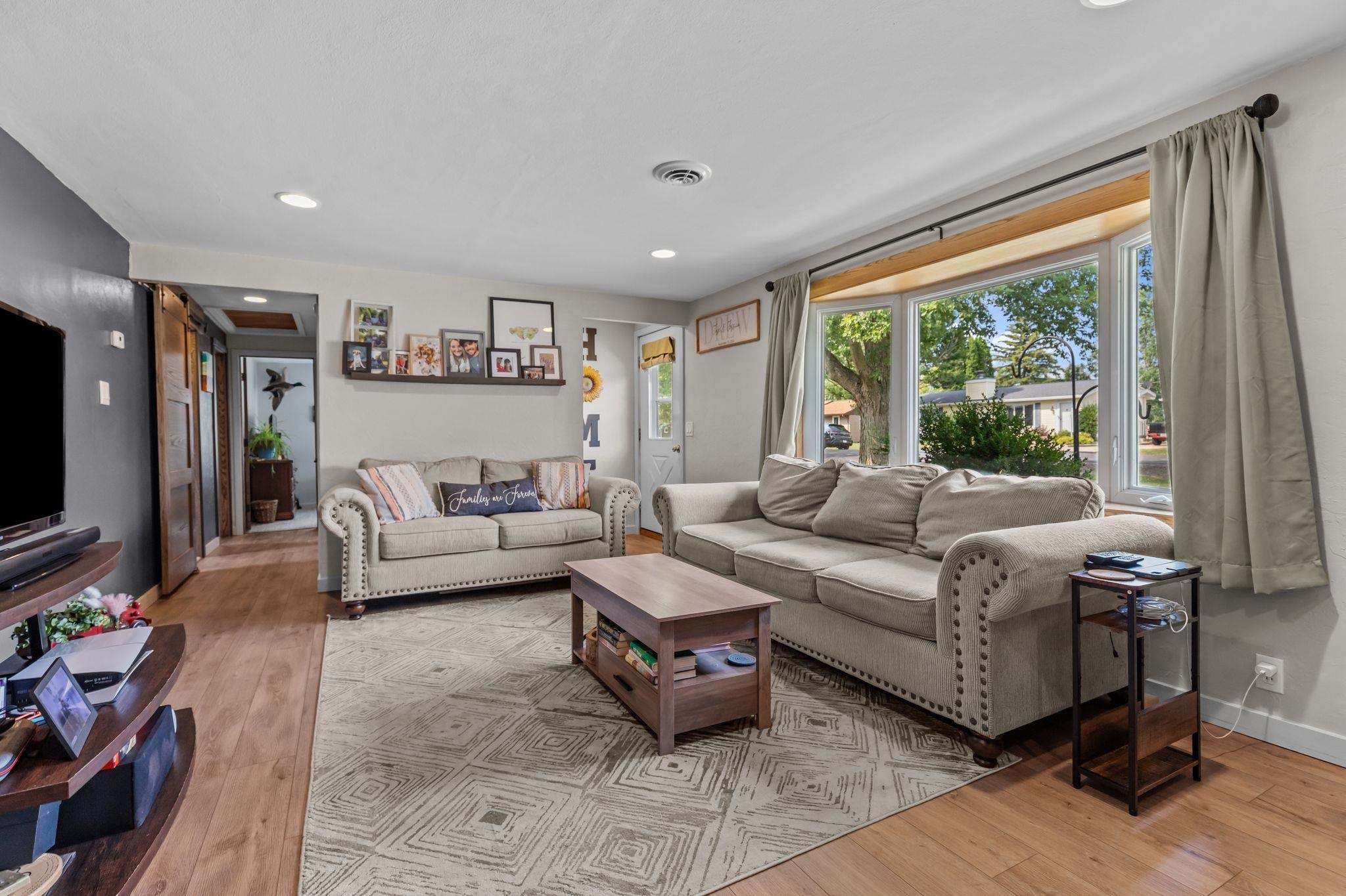 1439 LILLY Street