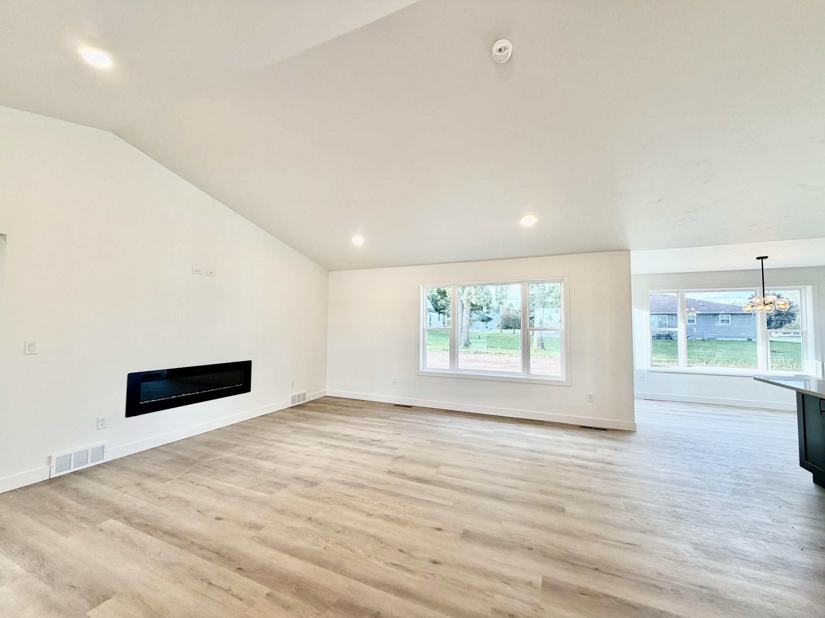 W6846 MCALLISTER Circle
