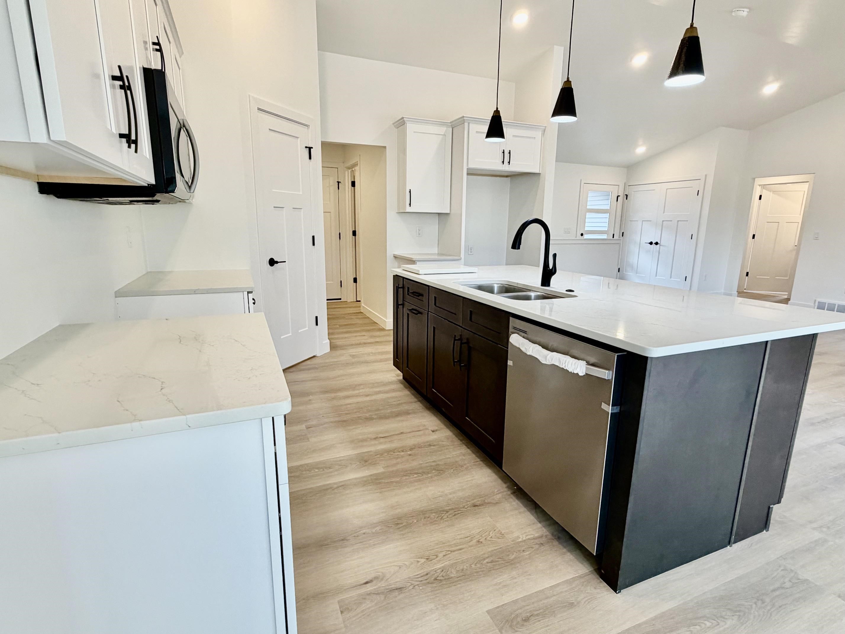 W6846 MCALLISTER Circle