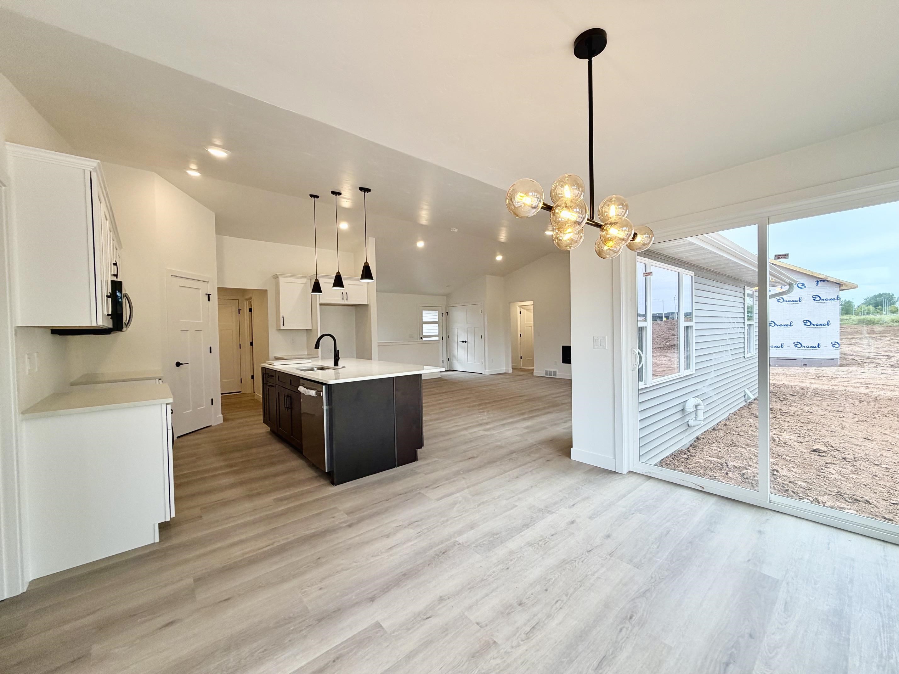 W6846 MCALLISTER Circle