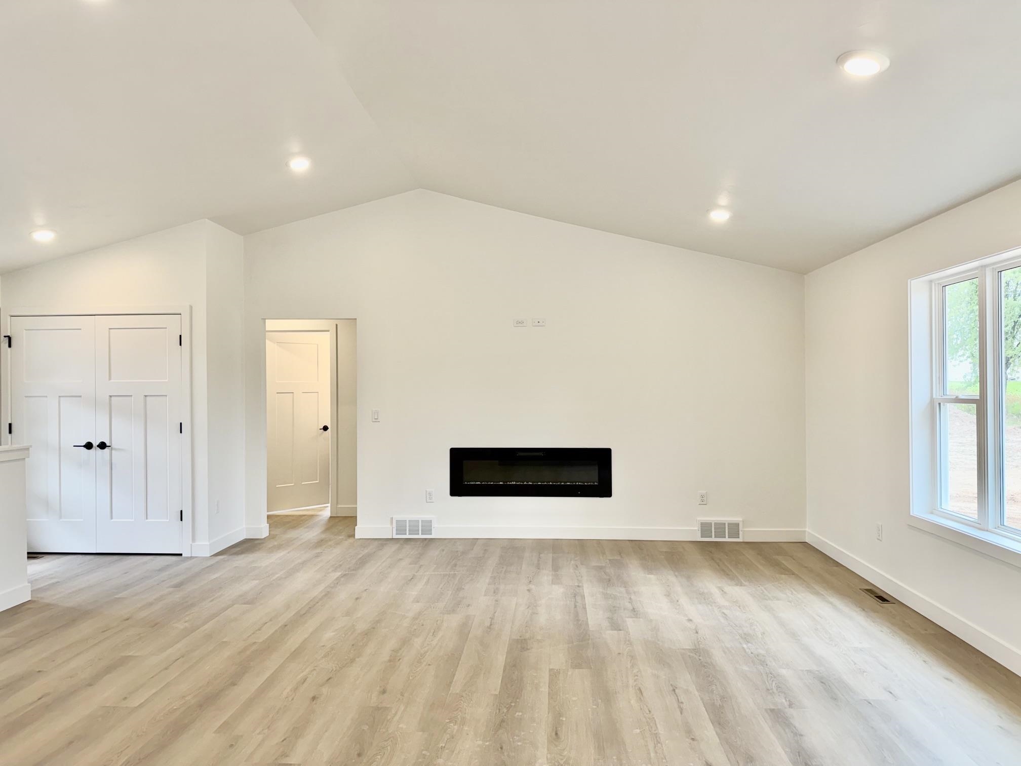 W6846 MCALLISTER Circle