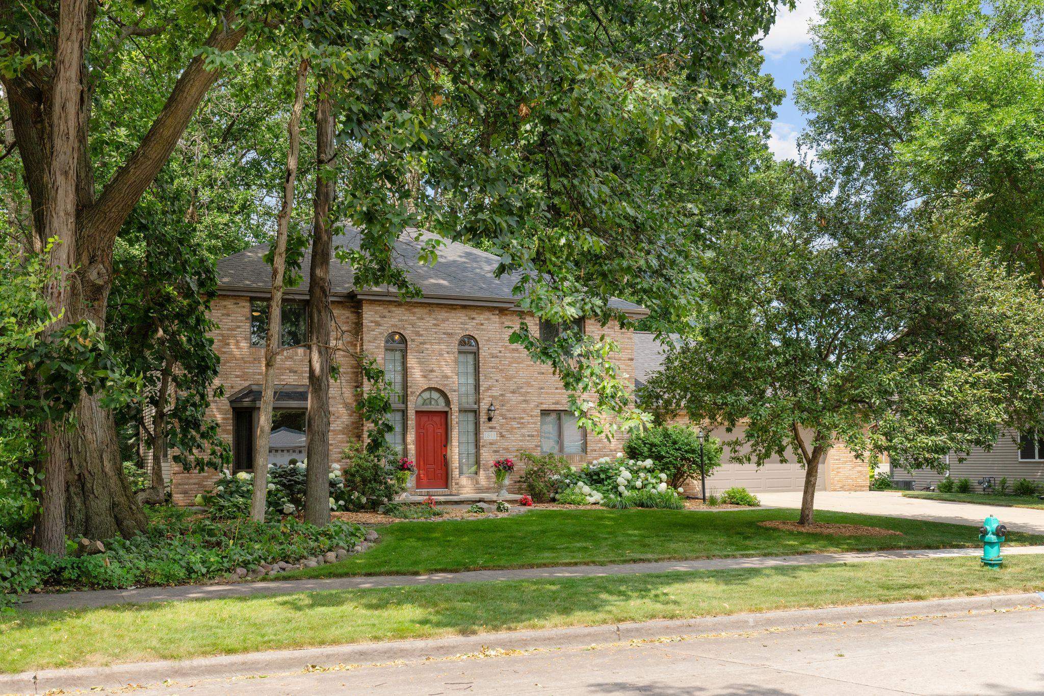 1511 S REBECCA Lane