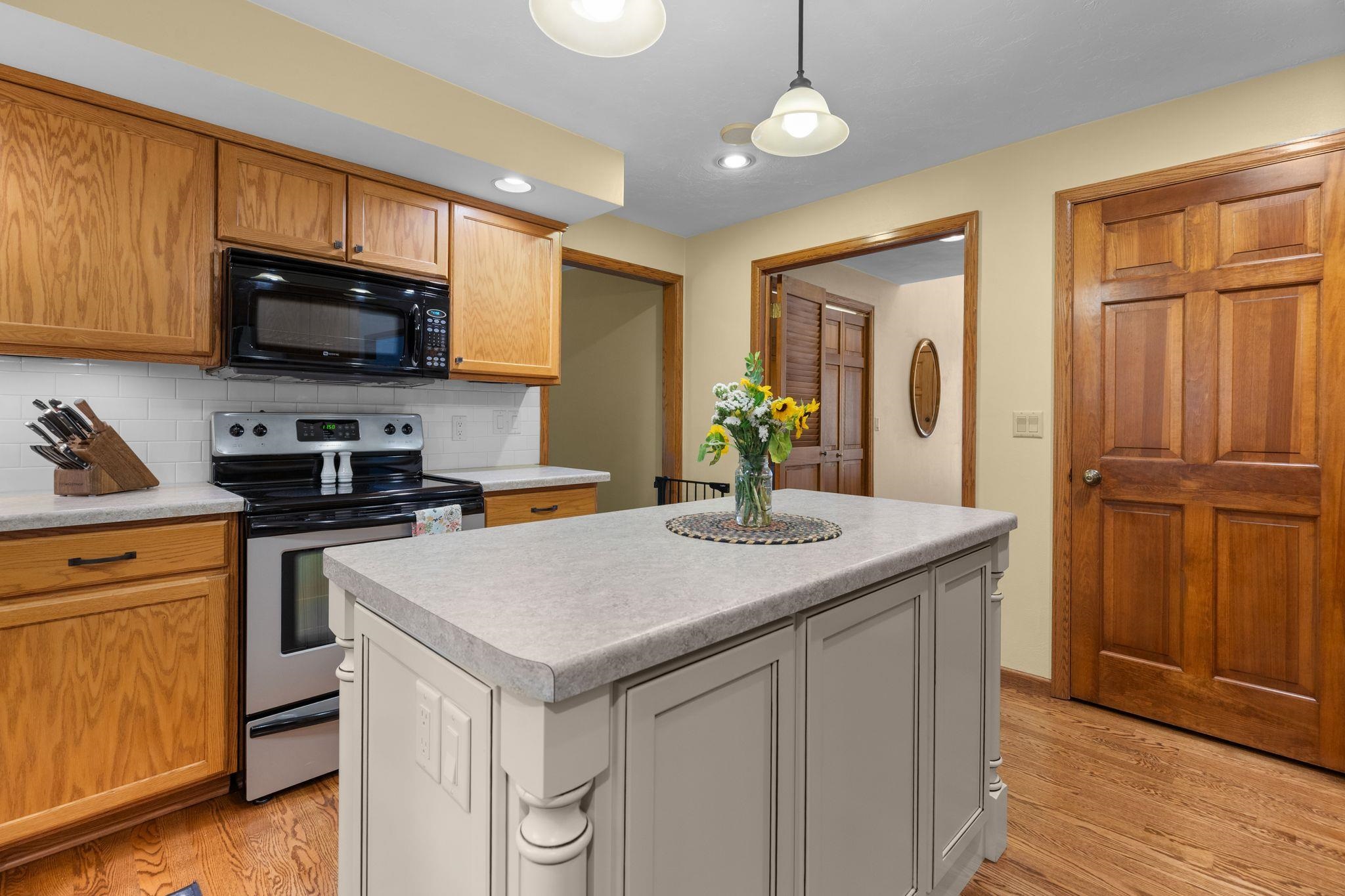 1511 S REBECCA Lane