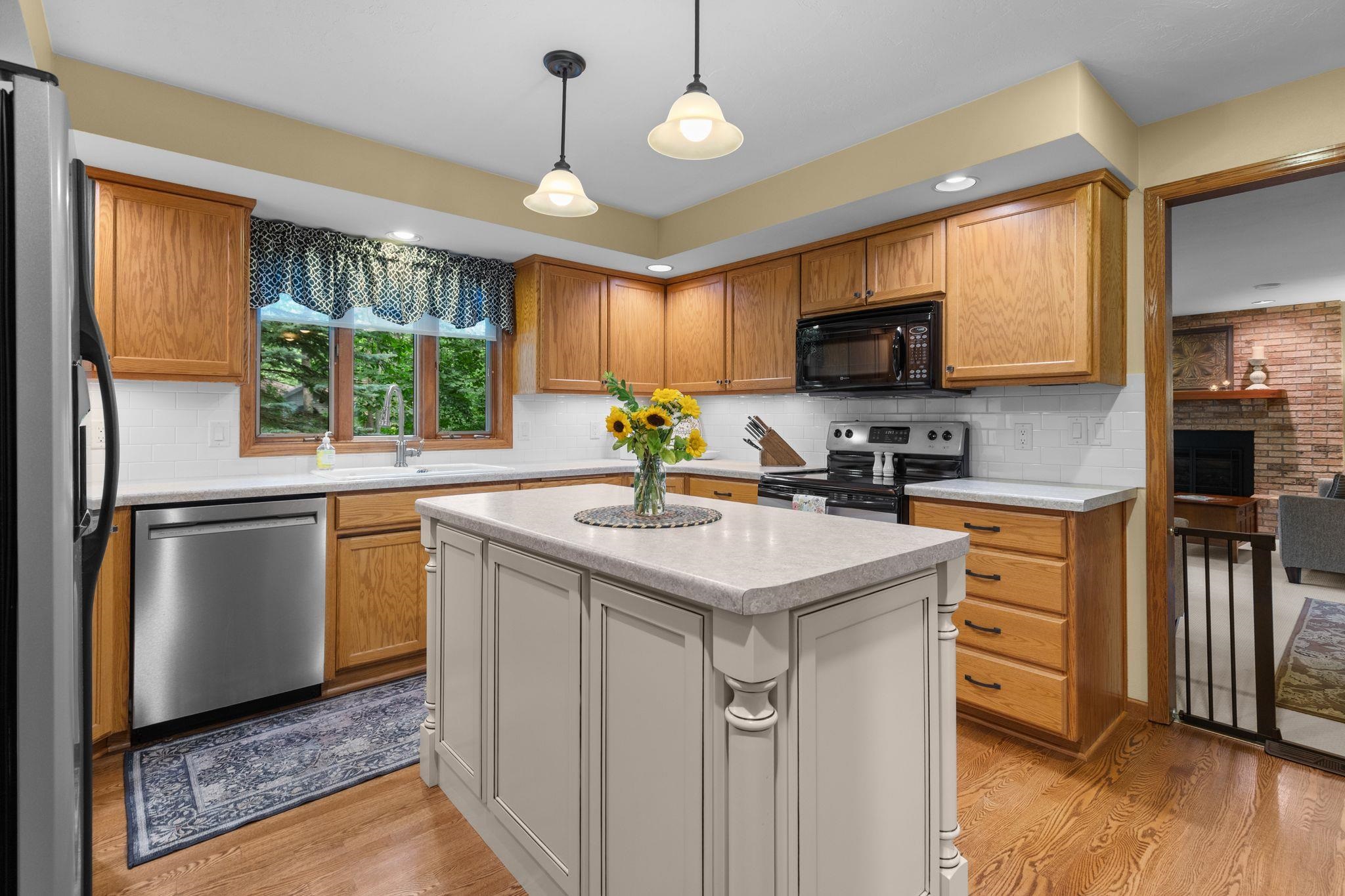 1511 S REBECCA Lane