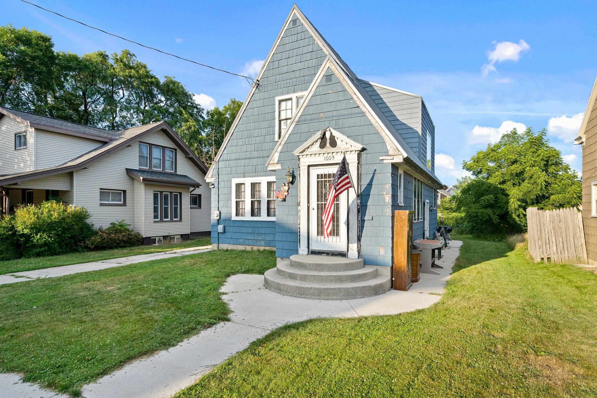 1009 N 12TH Street