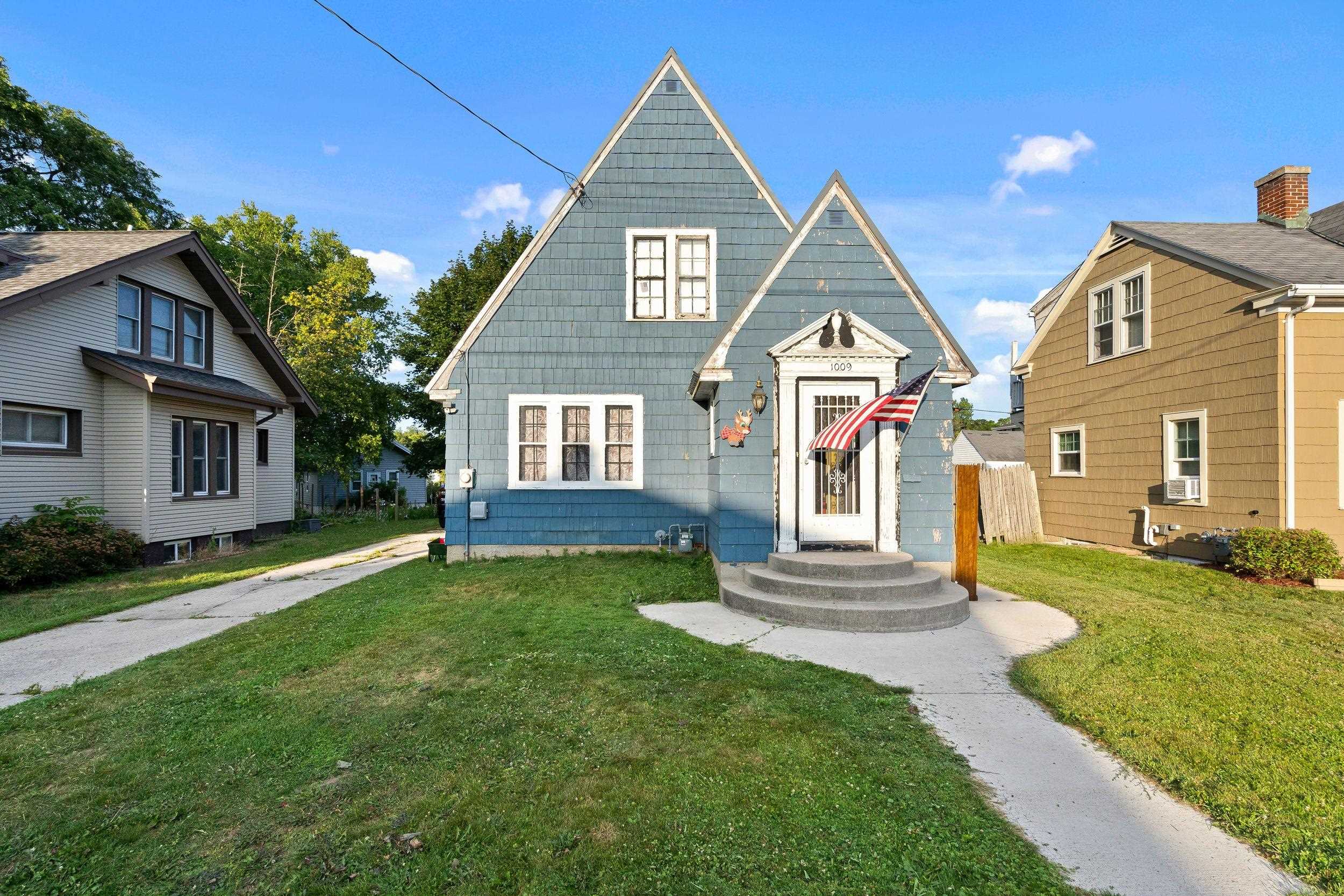 1009 N 12TH Street