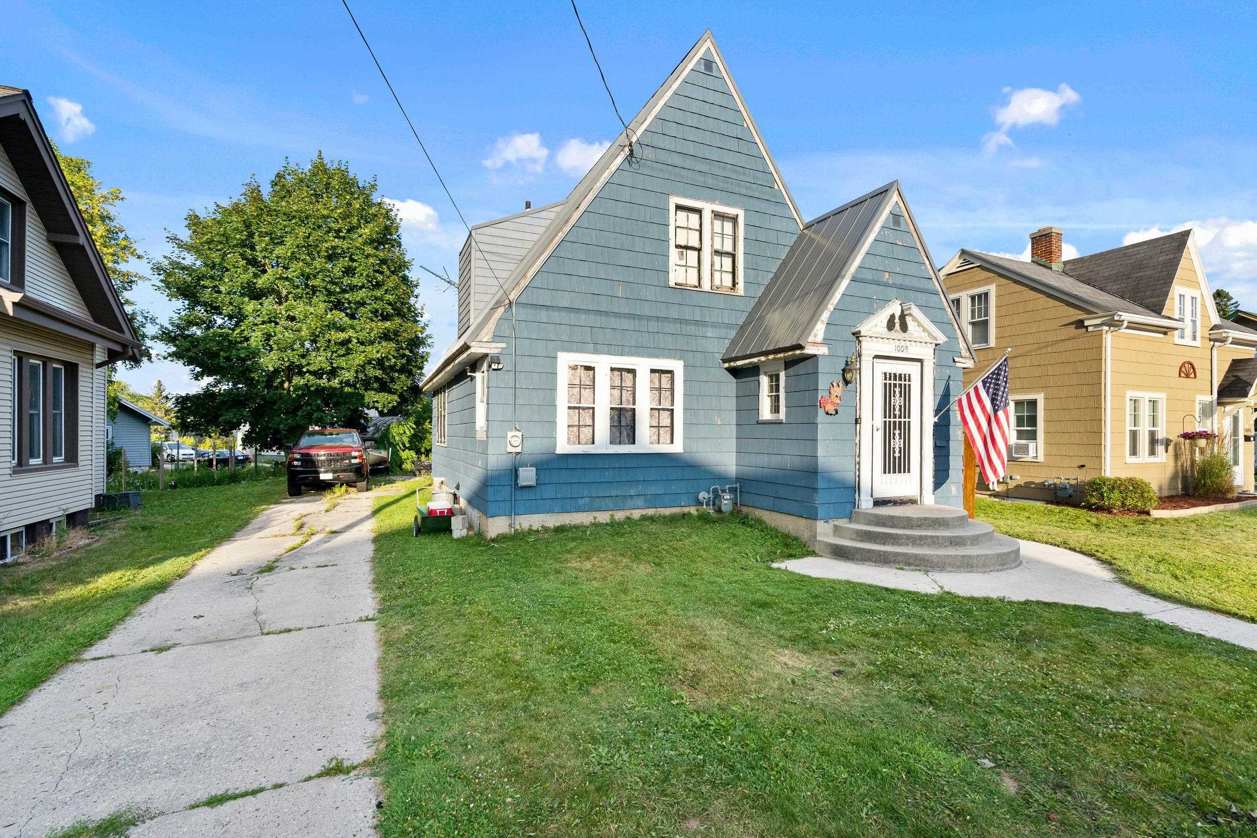 1009 N 12TH Street