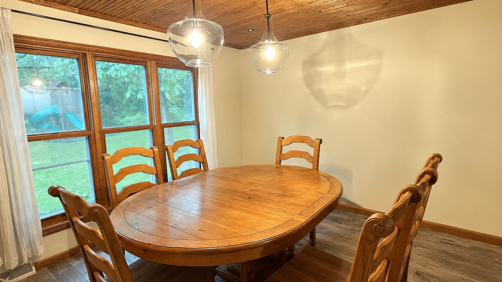 8411 RIDGEVIEW Court