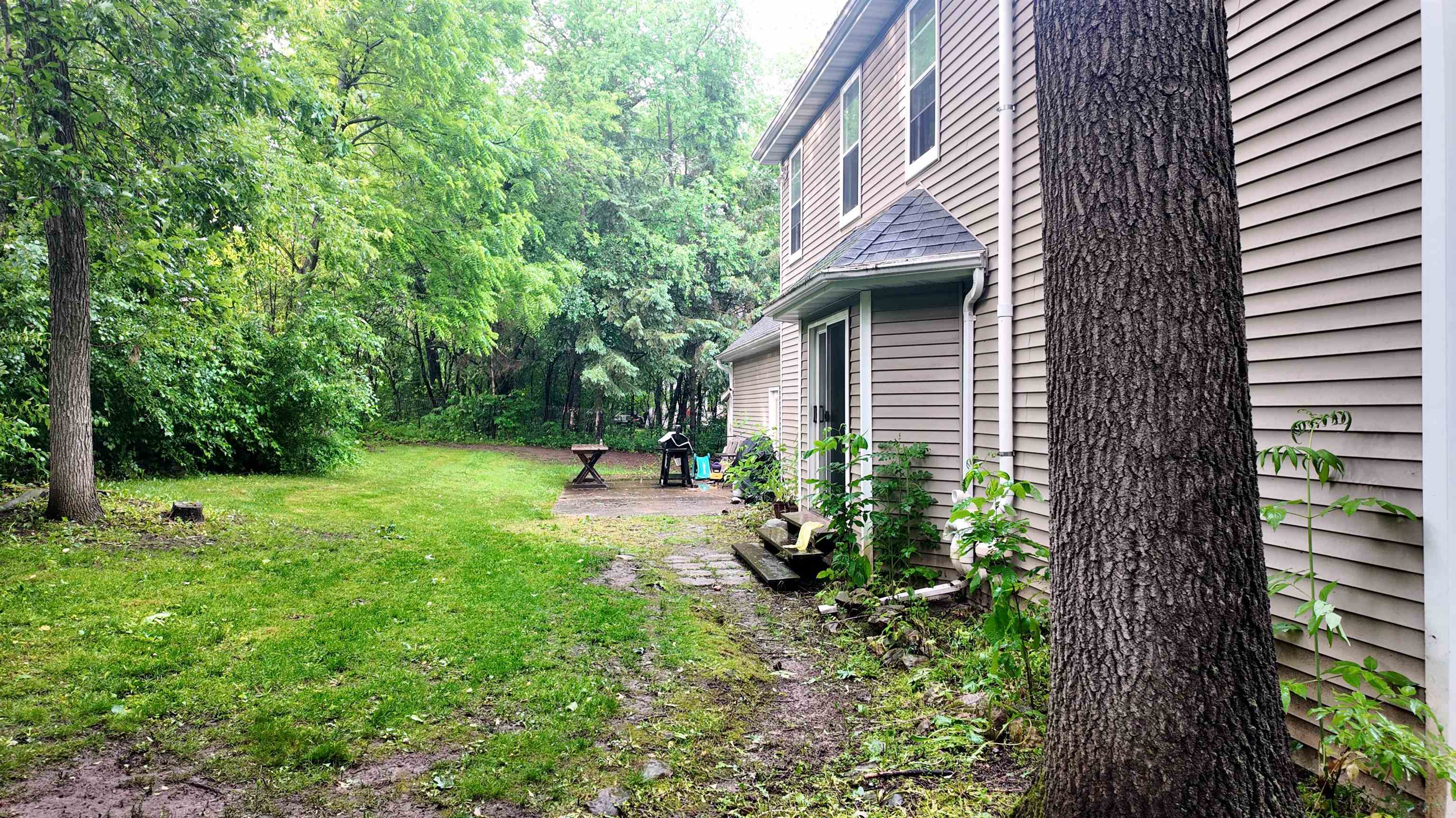 8411 RIDGEVIEW Court