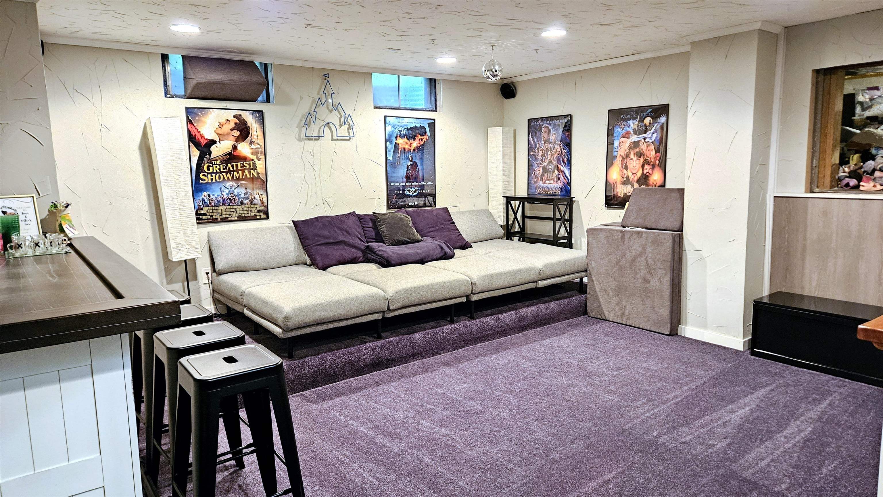 8411 RIDGEVIEW Court