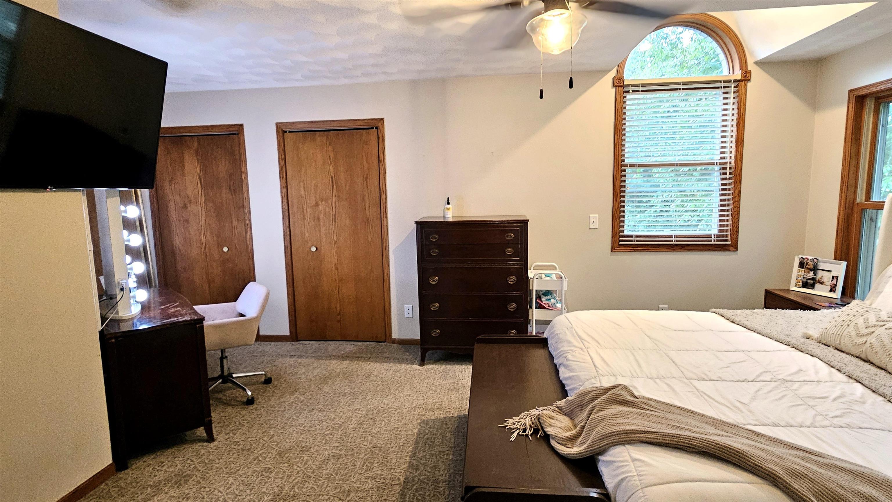 8411 RIDGEVIEW Court