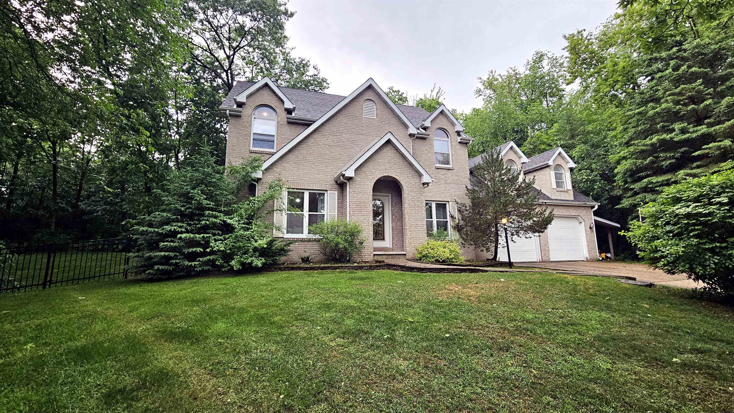 8411 RIDGEVIEW Court