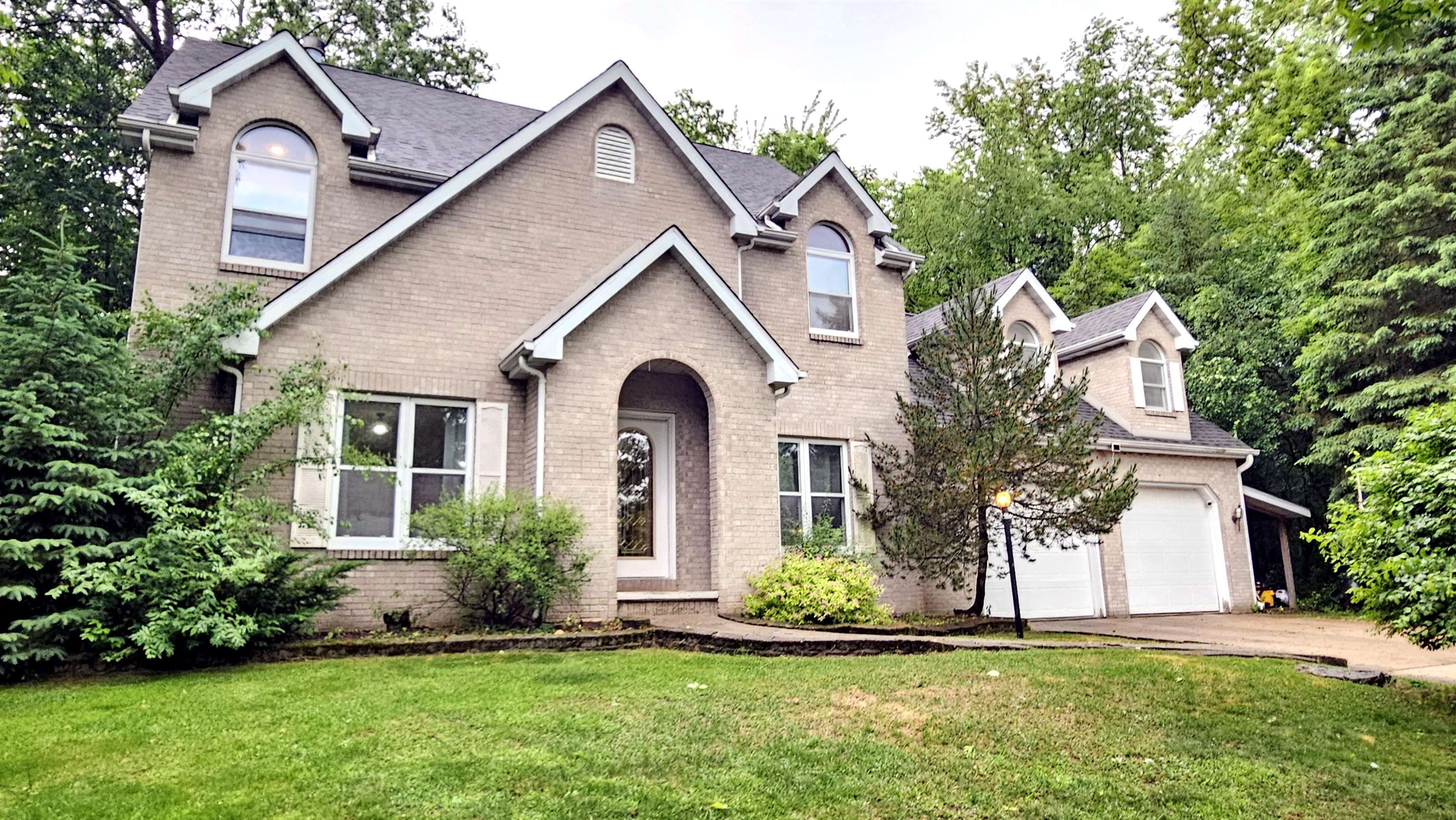 8411 RIDGEVIEW Court